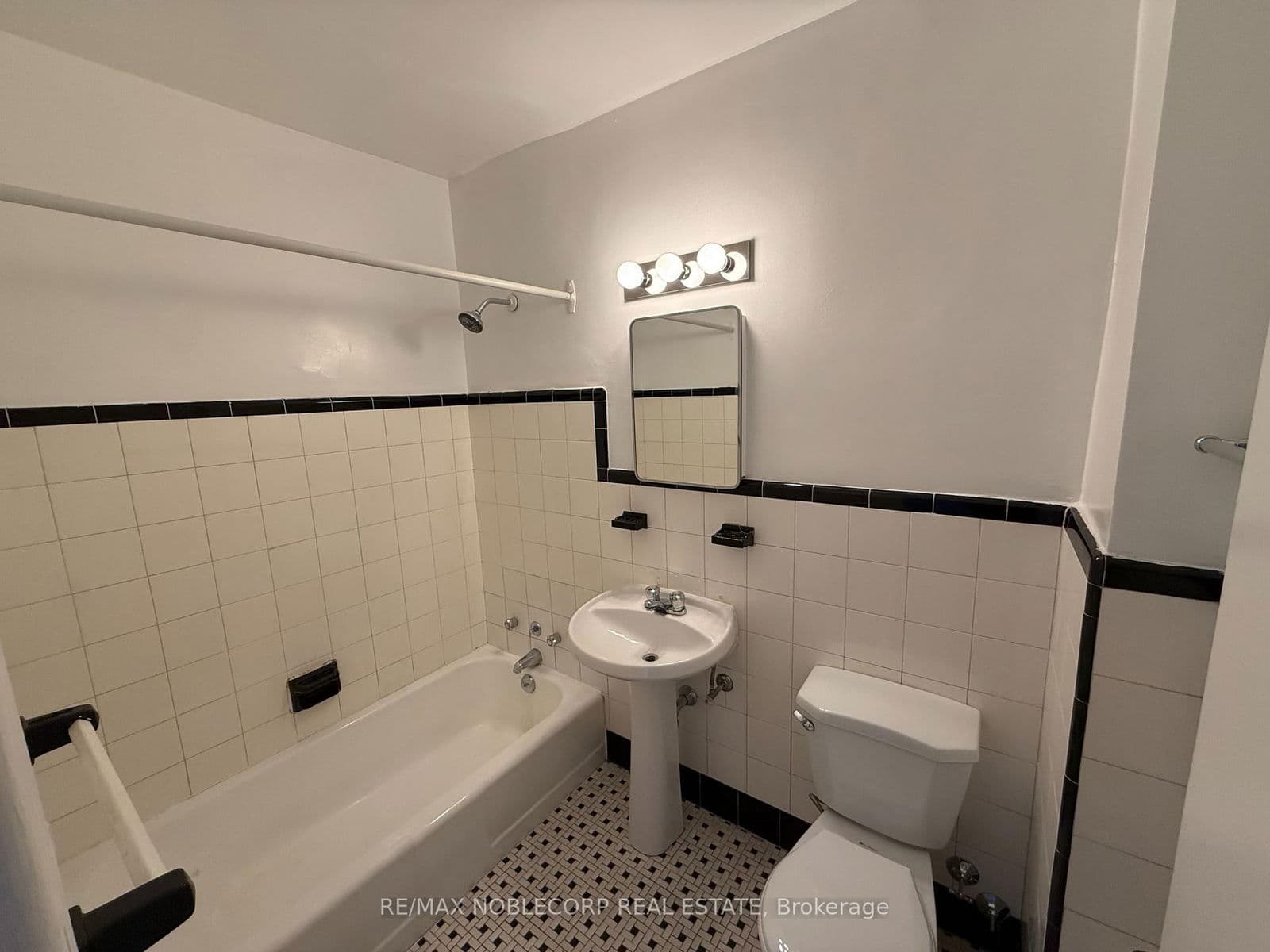 Multiplex at 212- 1315 Bayview Avenue, Toronto, ON - Photo 8 - RE/MAX Garden City Realty