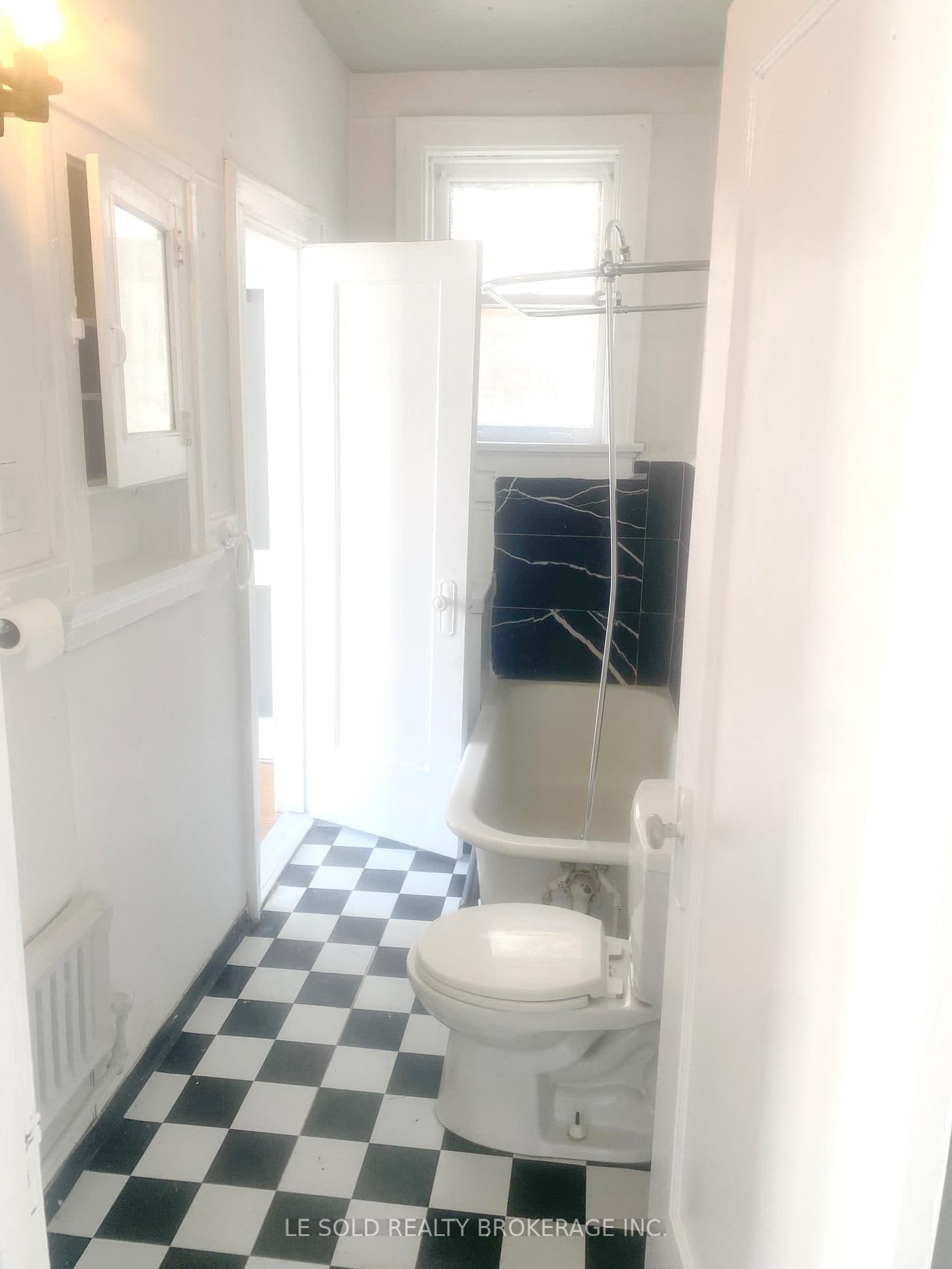 Multiplex at 221- 125 Earl Place, Toronto, ON - Photo 14 - RE/MAX Garden City Realty