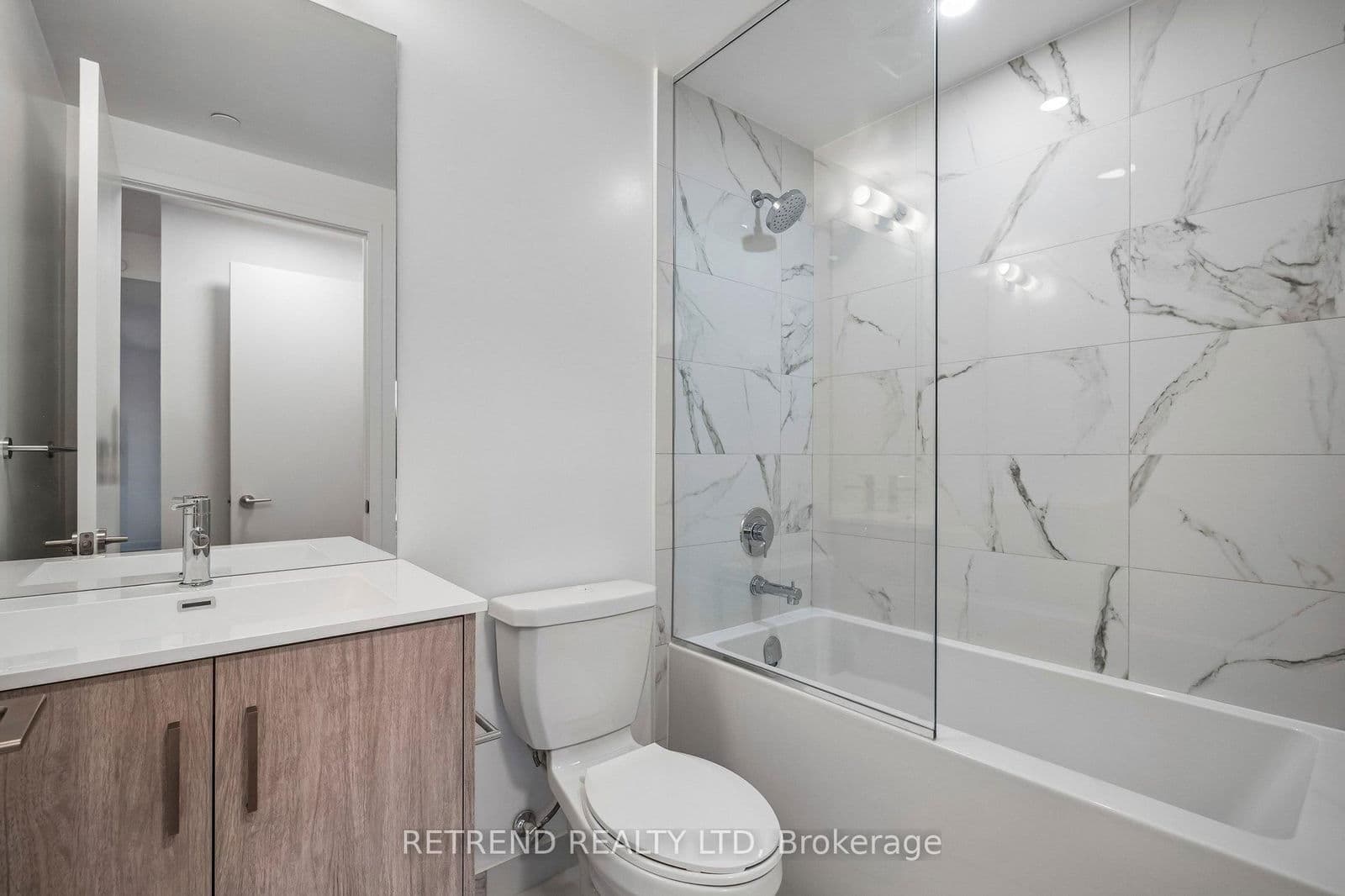 Condo Apartment at 3705- 180 Front Street, Toronto, ON - Photo 24 - RE/MAX Garden City Realty