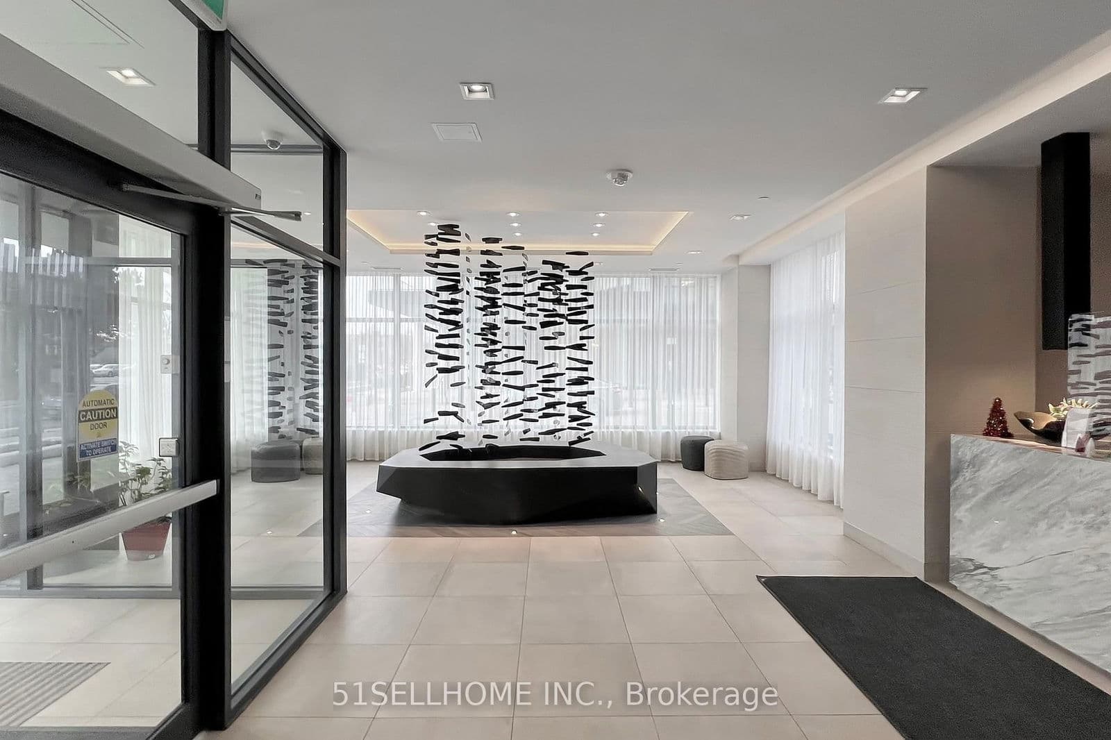 Condo Apartment at 1005- 180 Fairview Mall Drive, Toronto, ON - Photo 4 - RE/MAX Garden City Realty