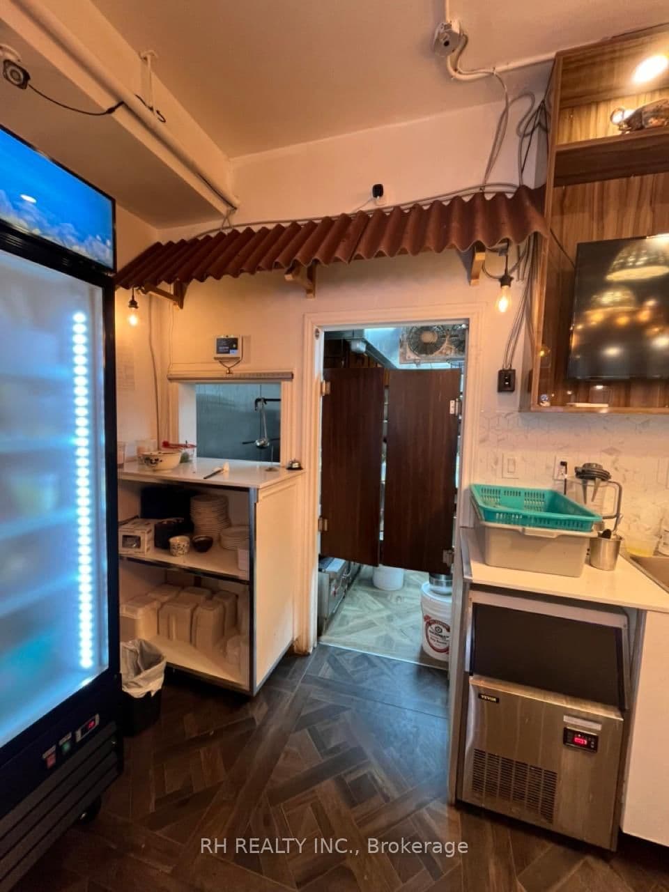 Sale Of Business at 237 Augusta Avenue, Toronto, ON - Photo 10 - RE/MAX Garden City Realty