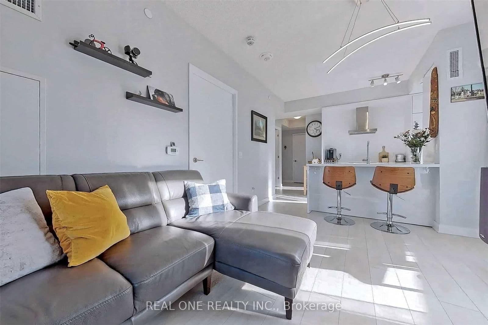 Condo Apartment at 1709- 2221 Yonge Street, Toronto, ON - Photo 11 - RE/MAX Garden City Realty