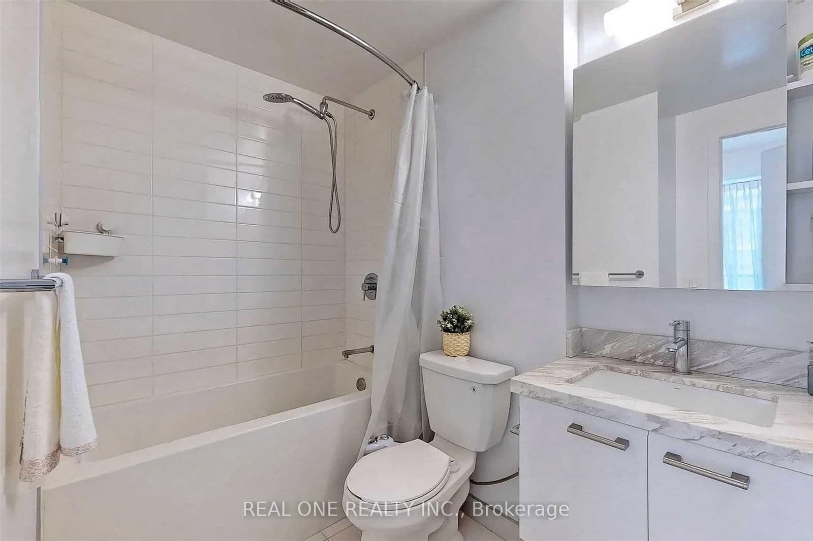 Condo Apartment at 1709- 2221 Yonge Street, Toronto, ON - Photo 19 - RE/MAX Garden City Realty