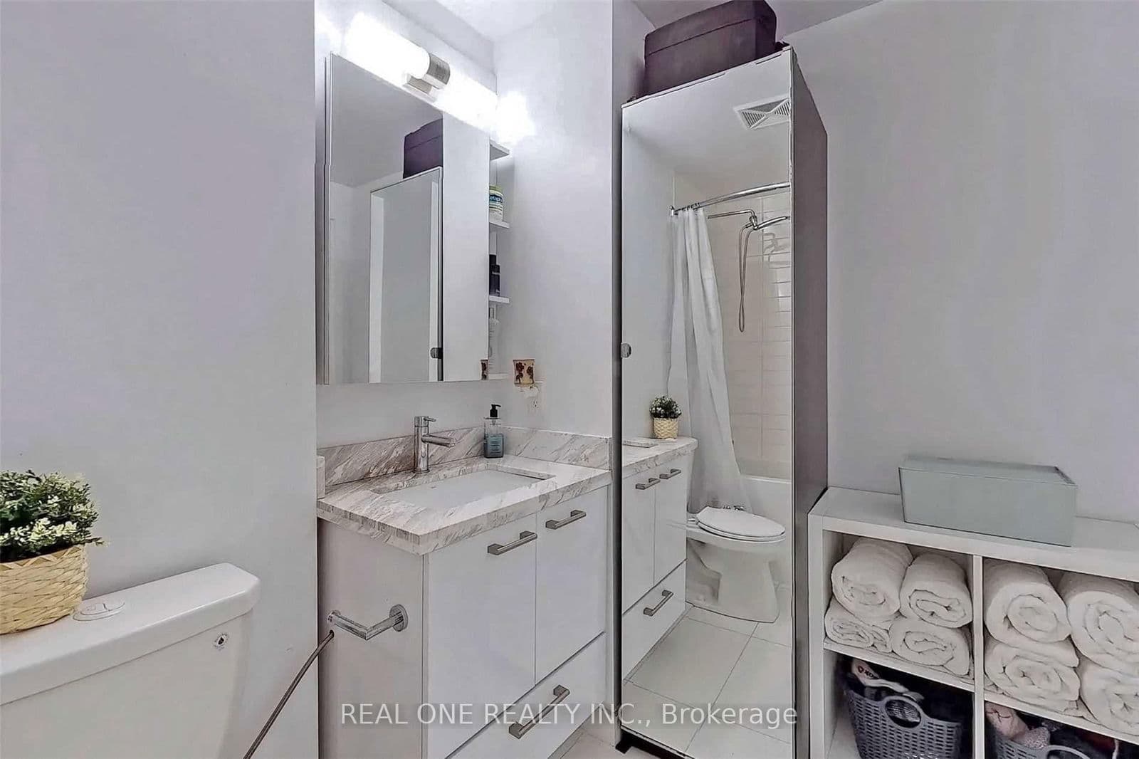 Condo Apartment at 1709- 2221 Yonge Street, Toronto, ON - Photo 20 - RE/MAX Garden City Realty