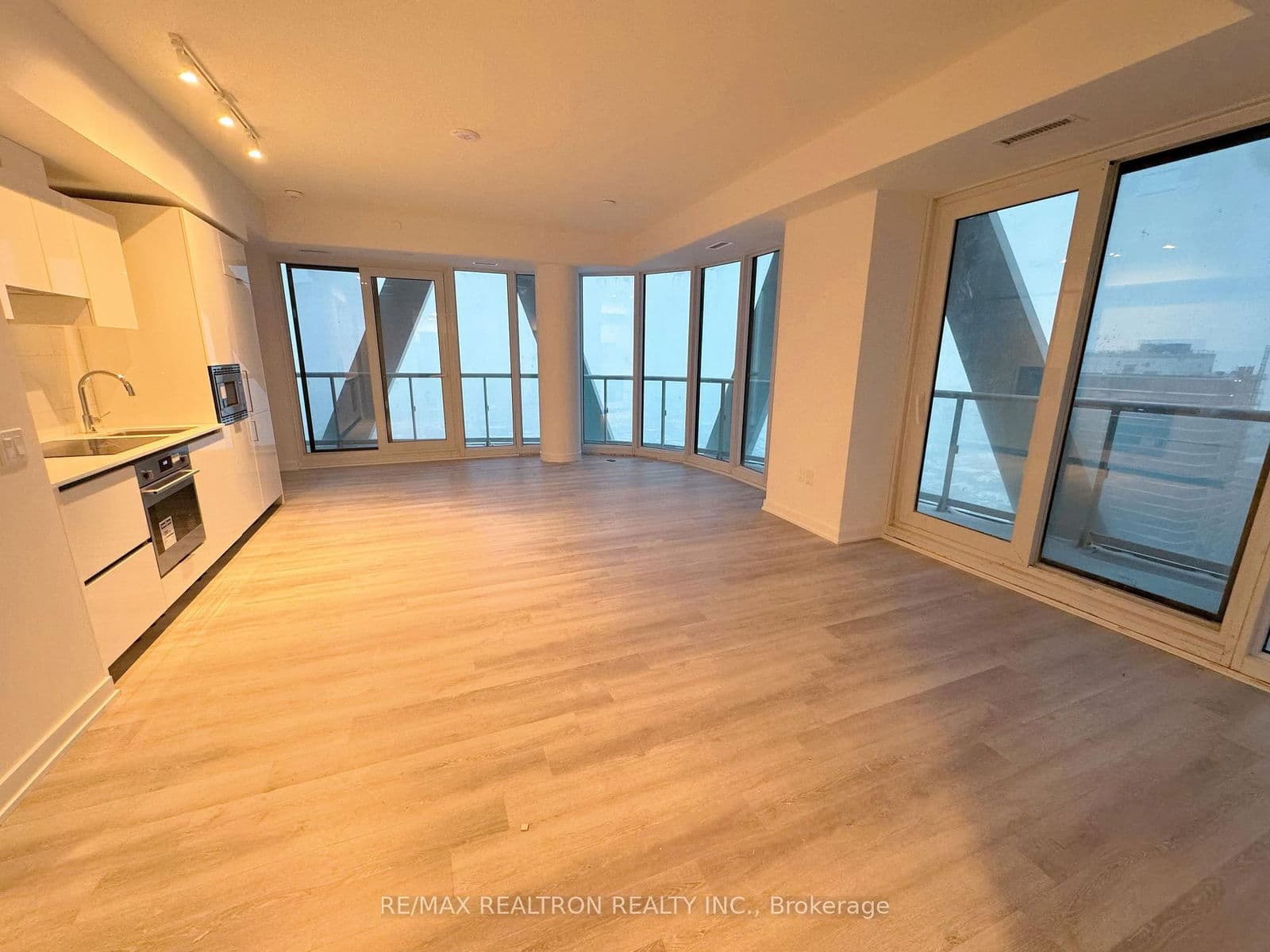 Condo Apartment at 3517- 230 Simcoe Street, Toronto, ON - Photo 14 - RE/MAX Garden City Realty