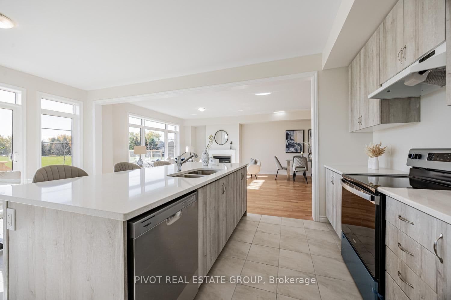 Detached at 32 Waterfront Crescent, Whitby, ON - Photo 11 - RE/MAX Garden City Realty