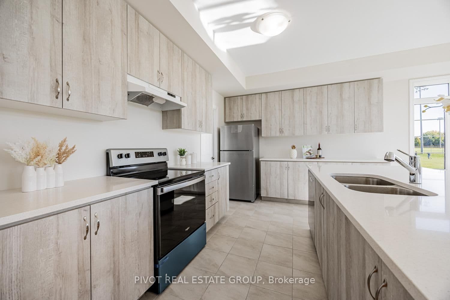 Detached at 32 Waterfront Crescent, Whitby, ON - Photo 5 - RE/MAX Garden City Realty