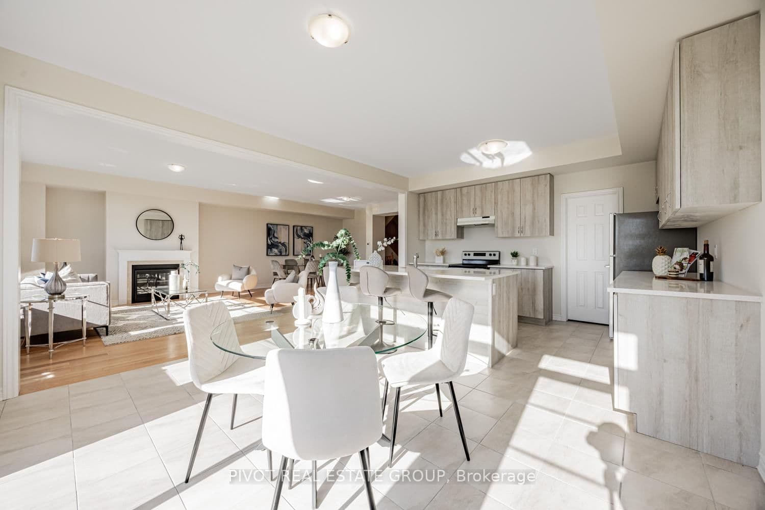 Detached at 32 Waterfront Crescent, Whitby, ON - Photo 8 - RE/MAX Garden City Realty