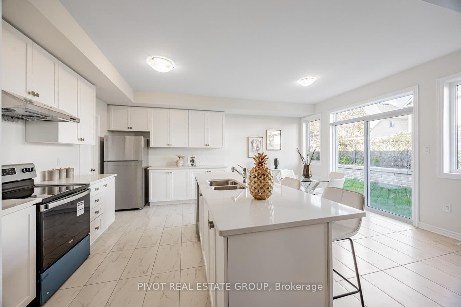 Detached at 12 Waterfront Crescent, Whitby, ON - Photo 13 - RE/MAX Garden City Realty