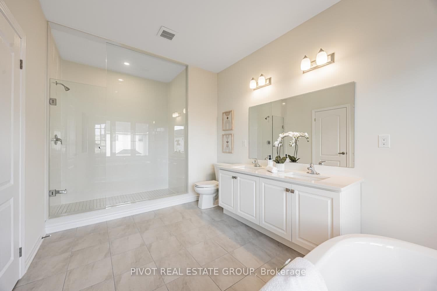 Detached at 12 Waterfront Crescent, Whitby, ON - Photo 27 - RE/MAX Garden City Realty