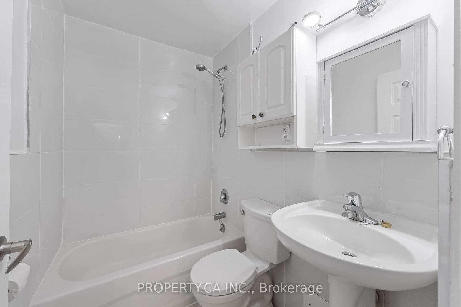 Multiplex at 501- 1055 Victoria Park Avenue, Toronto, ON - Photo 15 - RE/MAX Garden City Realty