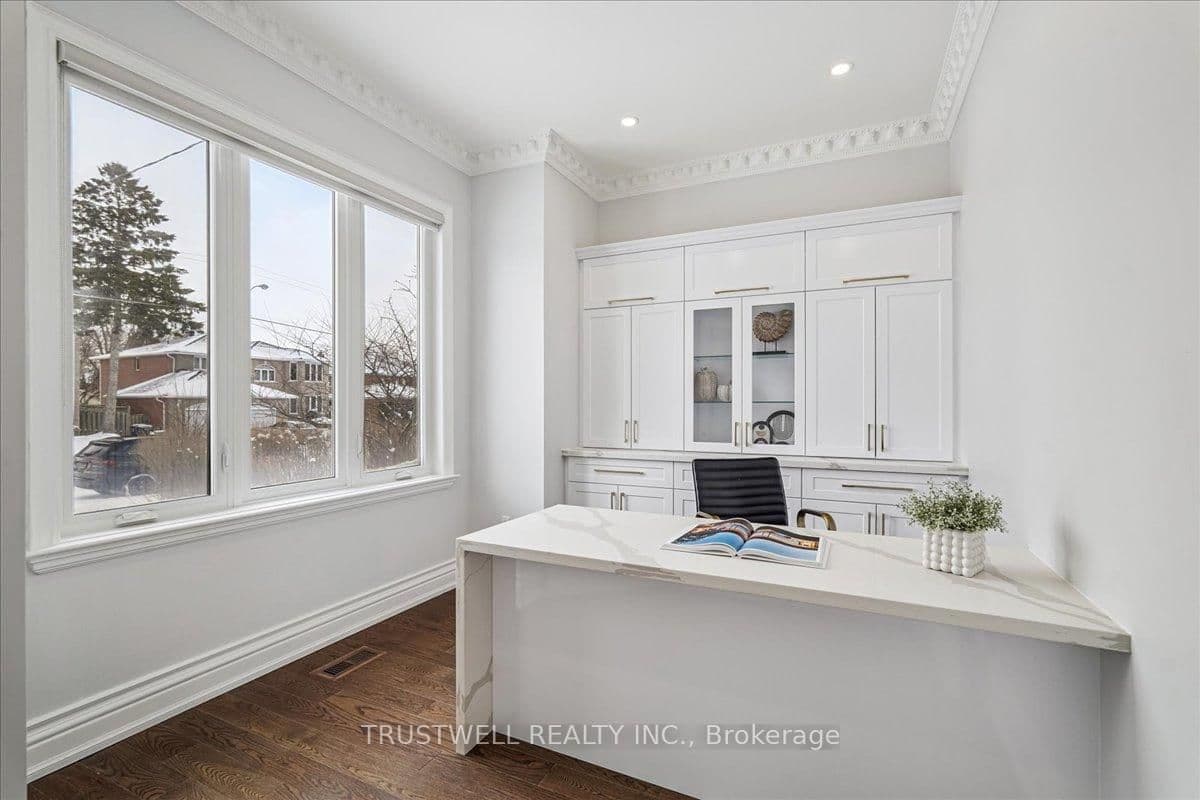 Detached at 98 Castle Hill Drive, Toronto, ON - Photo 5 - RE/MAX Garden City Realty