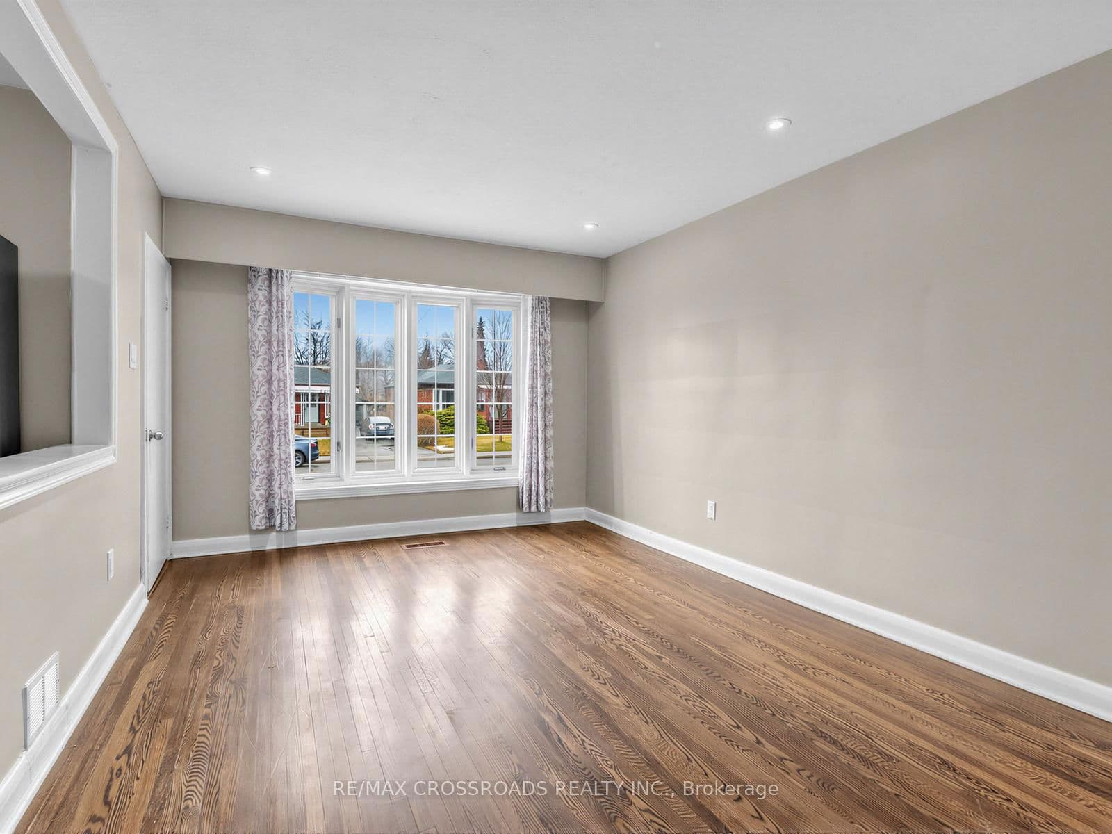 Detached at 17 Strode Drive, Toronto, ON - Photo 6 - RE/MAX Garden City Realty