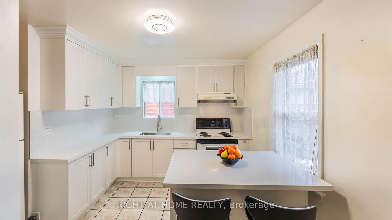 Detached at 82 Tower Drive, Toronto, ON - Photo 10 - RE/MAX Garden City Realty