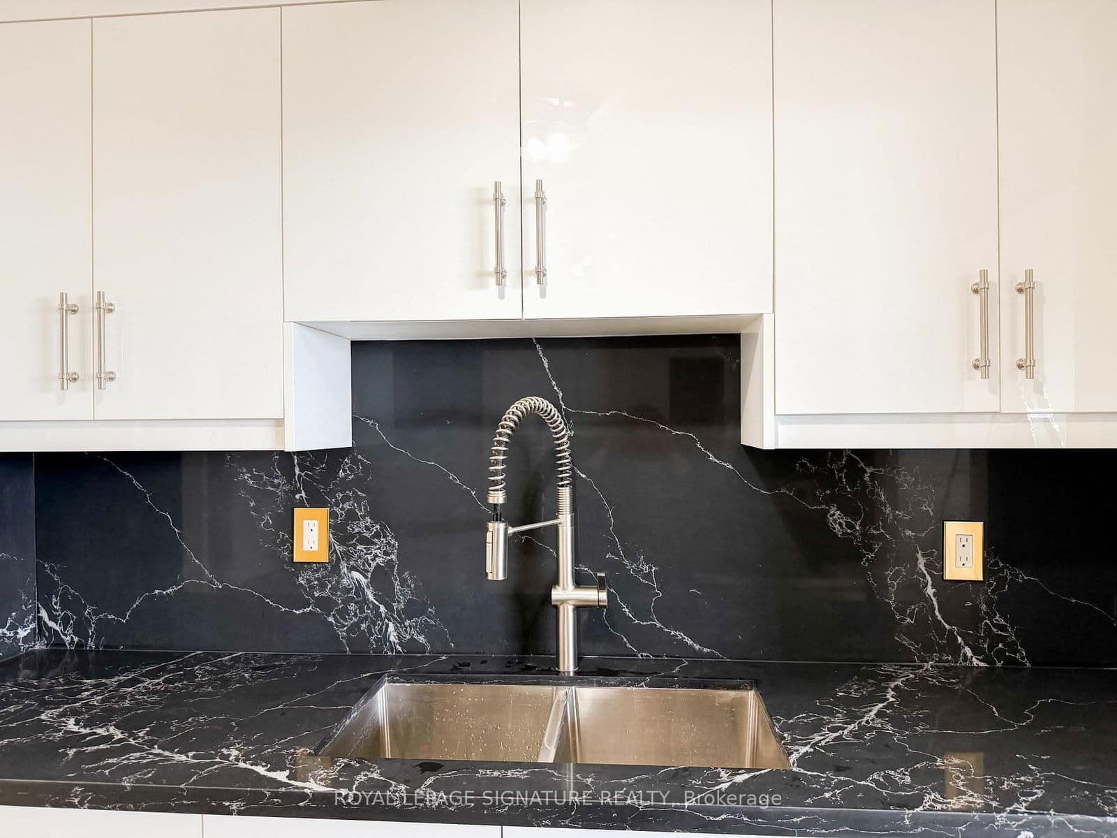 Condo Apartment at 1503- 270 Palmdale Drive, Toronto, ON - Photo 1 - RE/MAX Garden City Realty