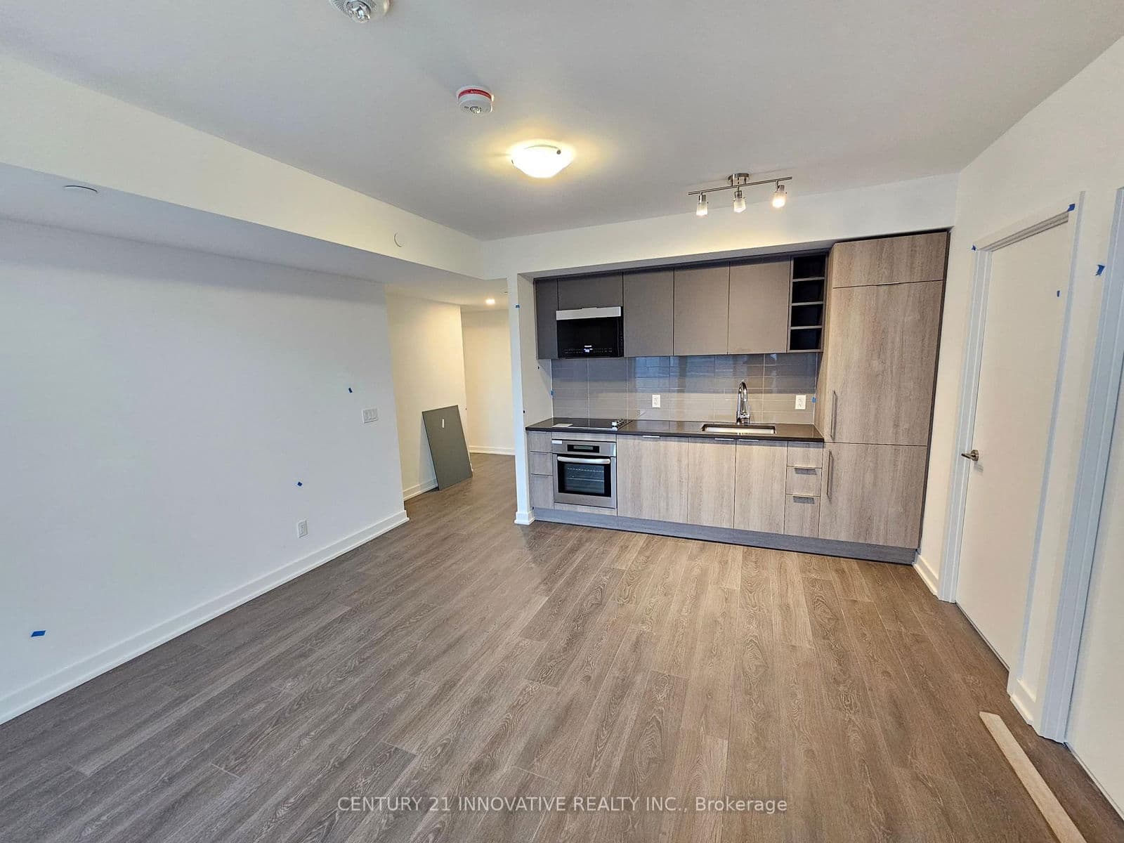 Condo Apartment at 1618- 2031 Kennedy Road, Toronto, ON - Photo 3 - RE/MAX Garden City Realty