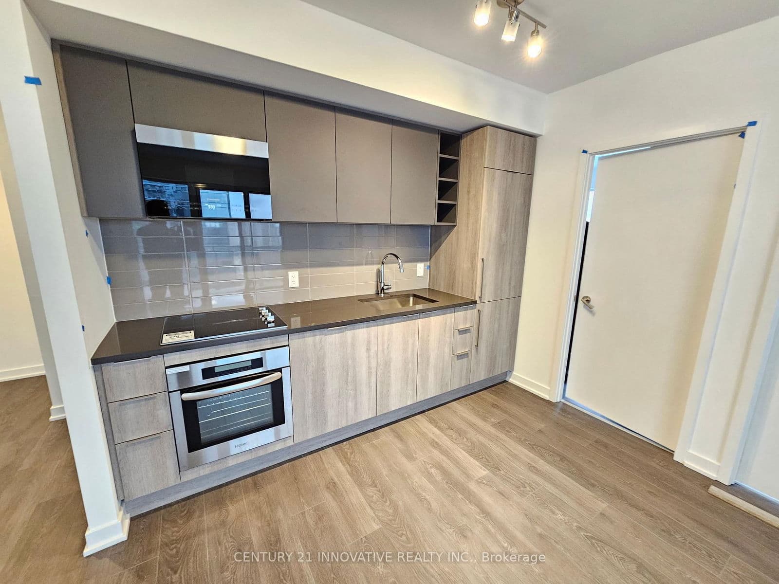Condo Apartment at 1618- 2031 Kennedy Road, Toronto, ON - Photo 4 - RE/MAX Garden City Realty