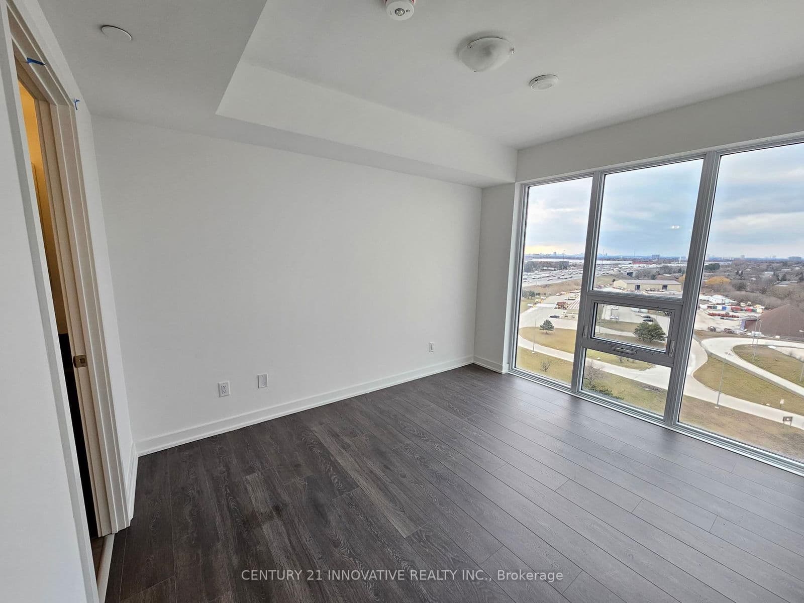 Condo Apartment at 1618- 2031 Kennedy Road, Toronto, ON - Photo 5 - RE/MAX Garden City Realty