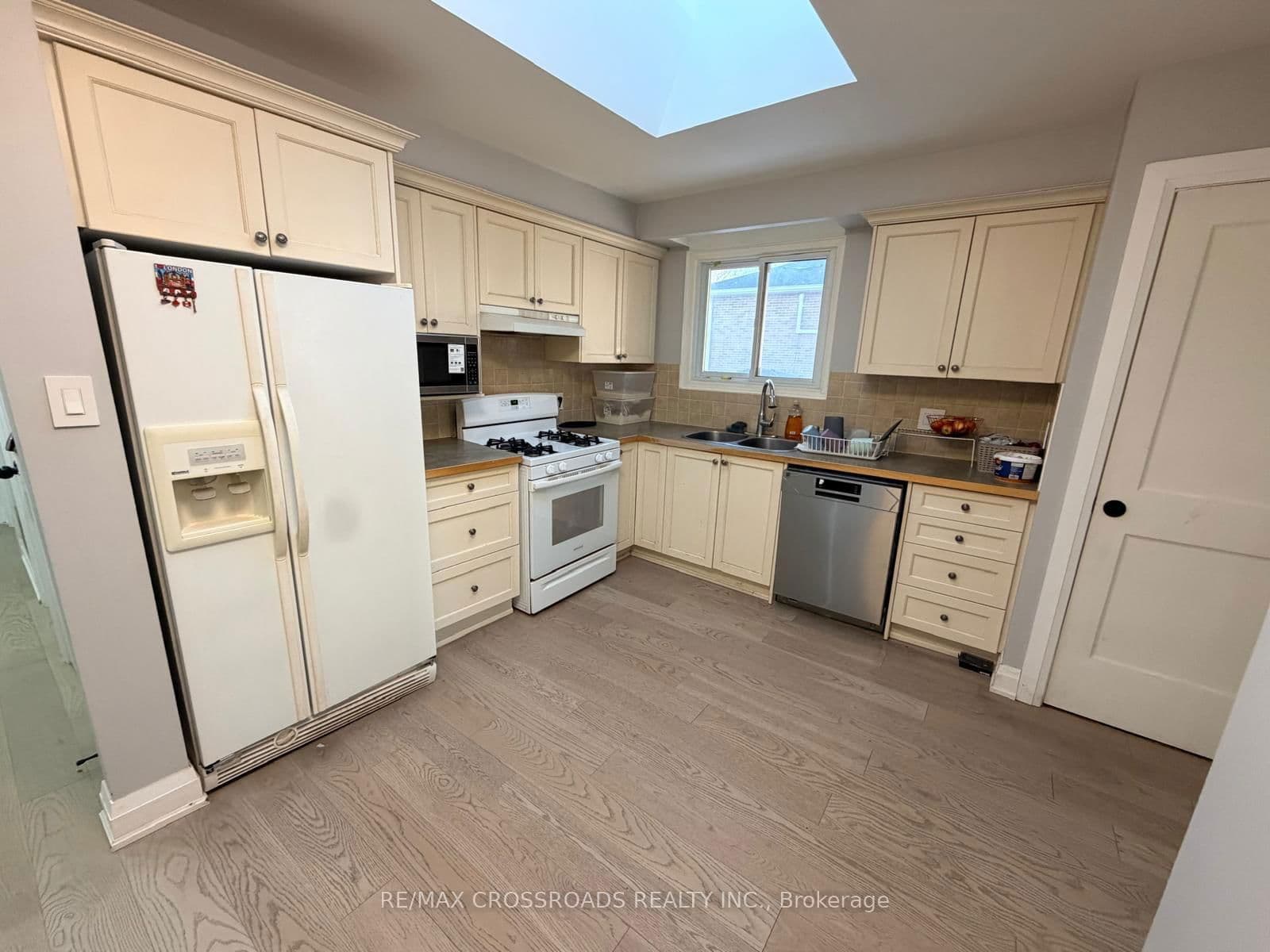 Detached at 804 Fairview Avenue, Pickering, ON - Photo 4 - RE/MAX Garden City Realty