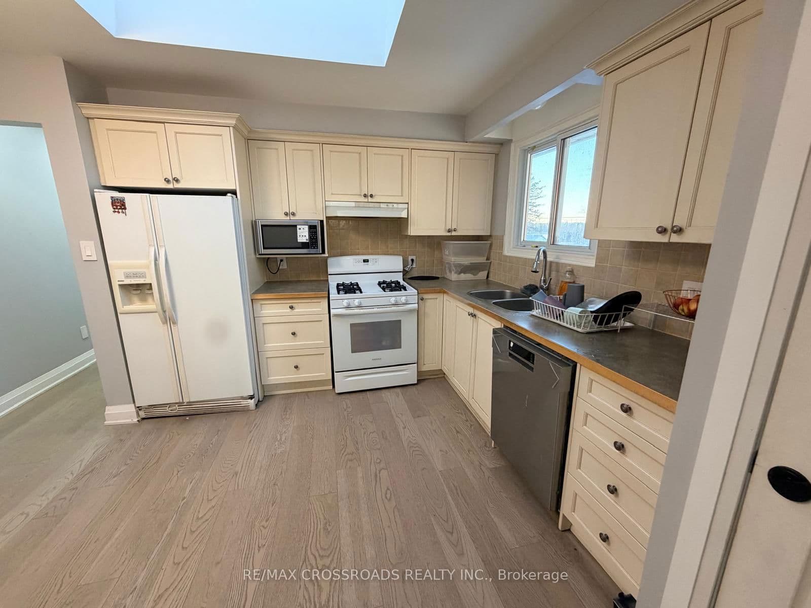 Detached at 804 Fairview Avenue, Pickering, ON - Photo 5 - RE/MAX Garden City Realty