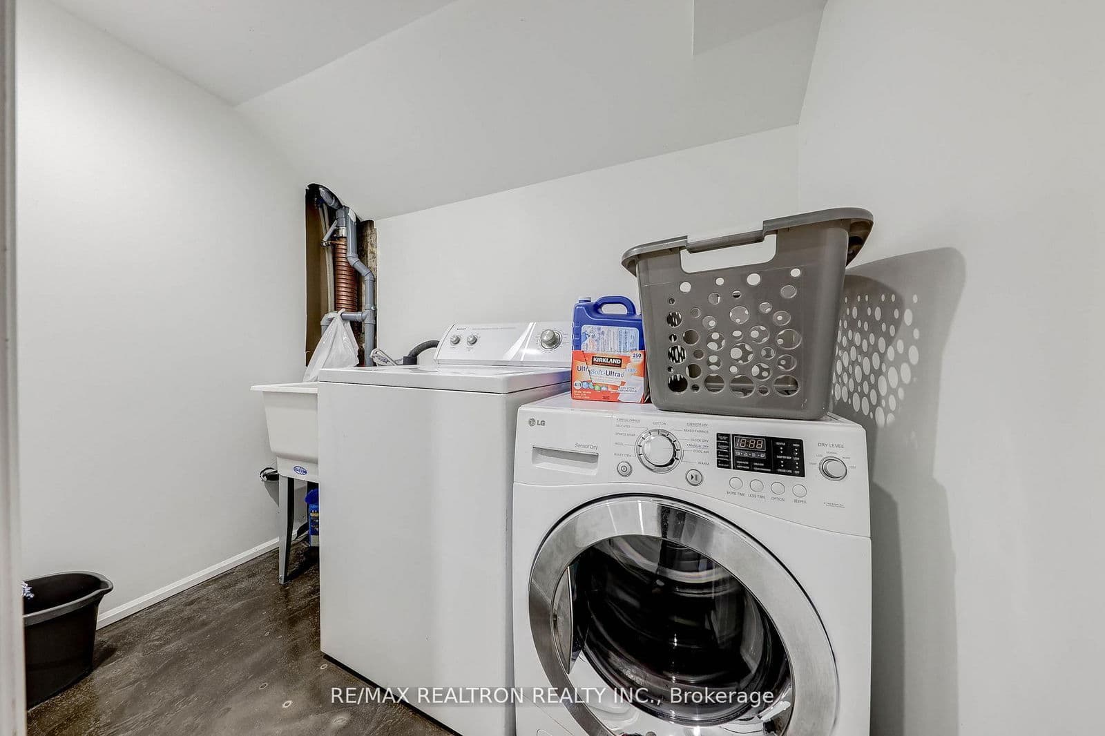 Commercial Retail at 1924 Danforth Avenue, Toronto, ON - Photo 10 - RE/MAX Garden City Realty