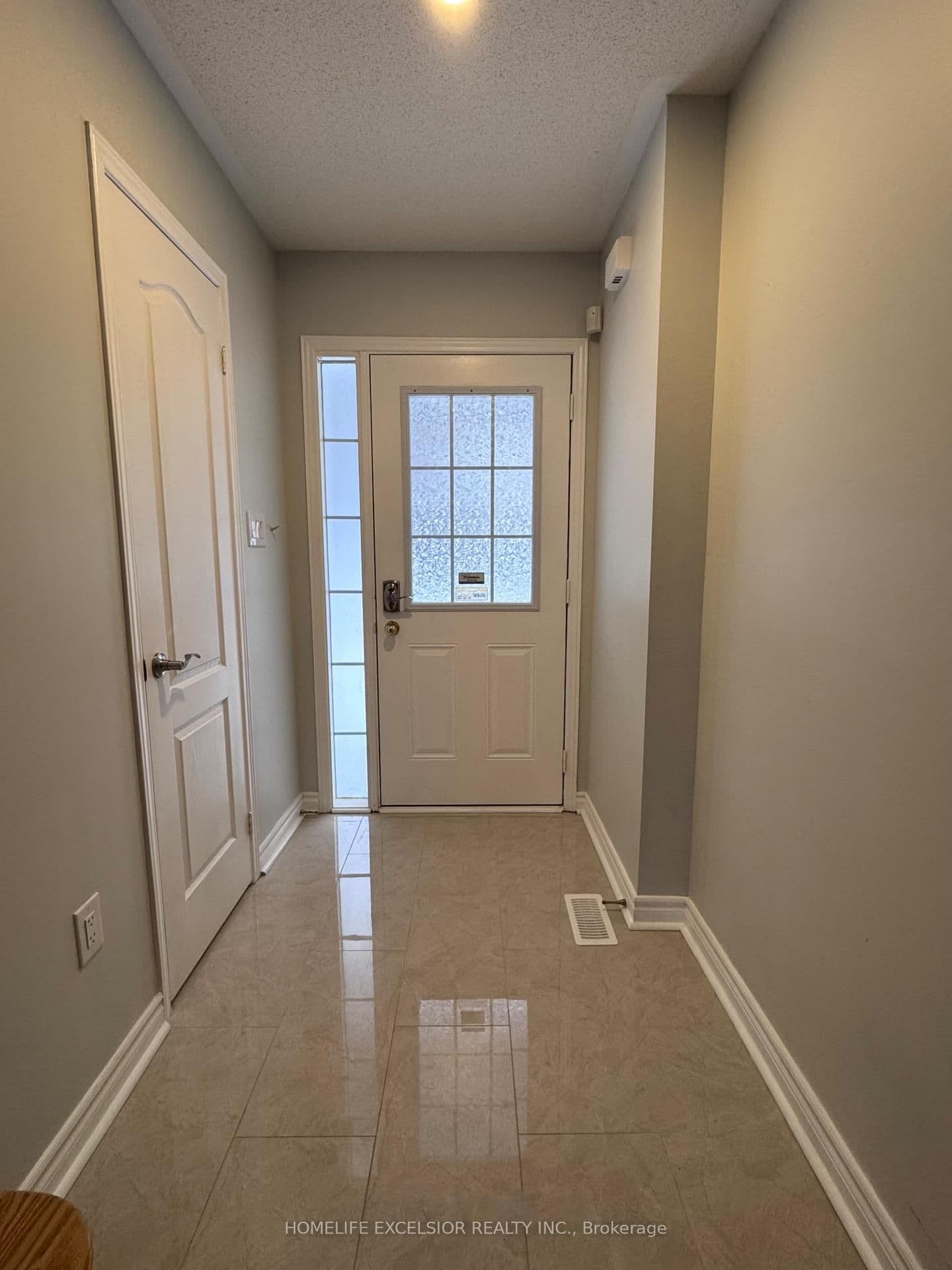 Att/Row/Townhouse at 101 Prince Charles Way, Markham, ON - Photo 3 - RE/MAX Garden City Realty