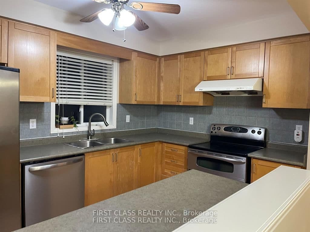 Att/Row/Townhouse at 157 Selkirk Drive, Richmond Hill, ON - Photo 3 - RE/MAX Garden City Realty