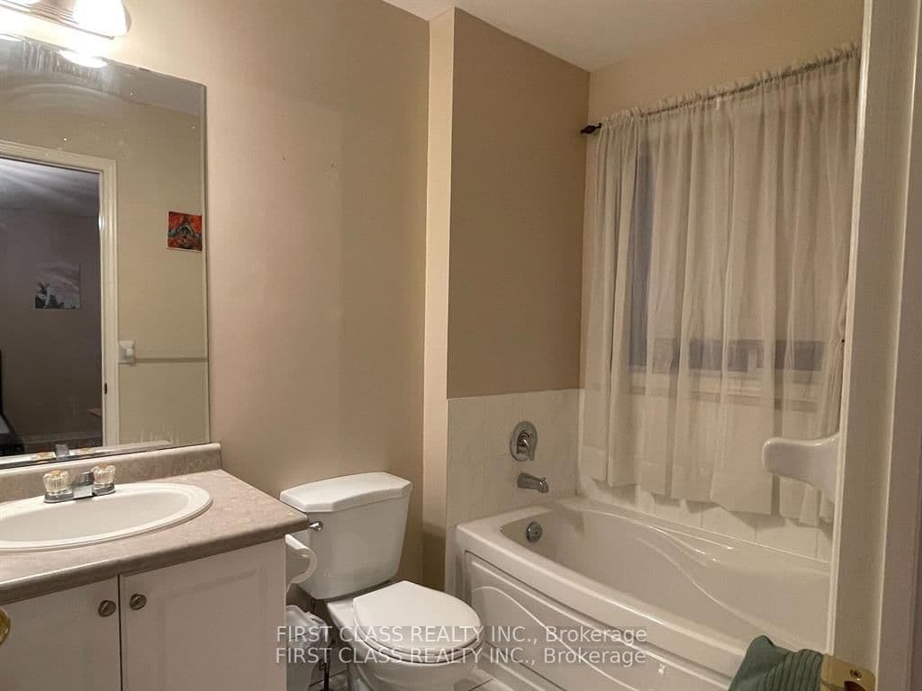 Att/Row/Townhouse at 157 Selkirk Drive, Richmond Hill, ON - Photo 8 - RE/MAX Garden City Realty