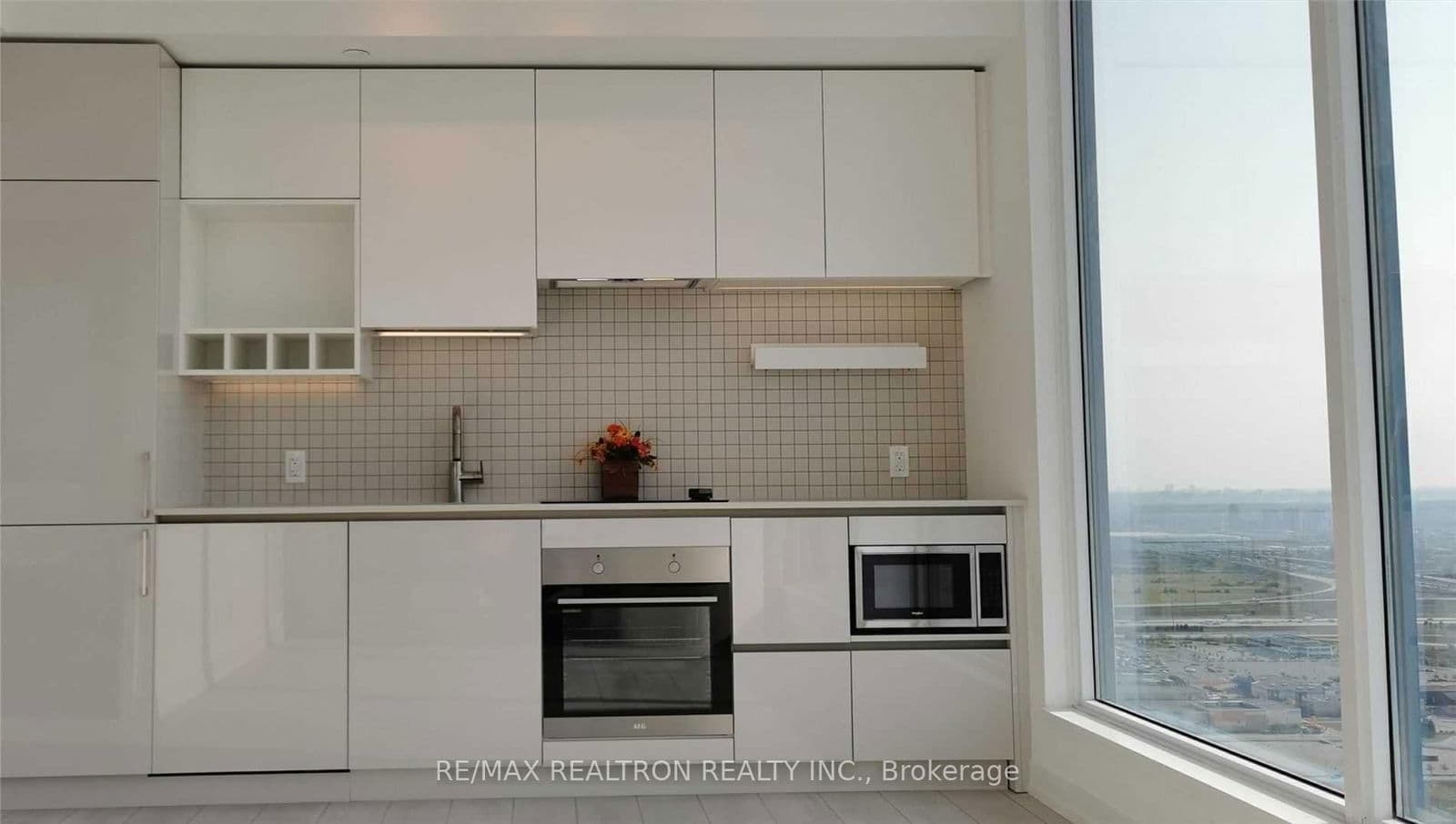 Condo Apartment at 5010- 898 Portage Parkway, Vaughan, ON - Photo 4 - RE/MAX Garden City Realty