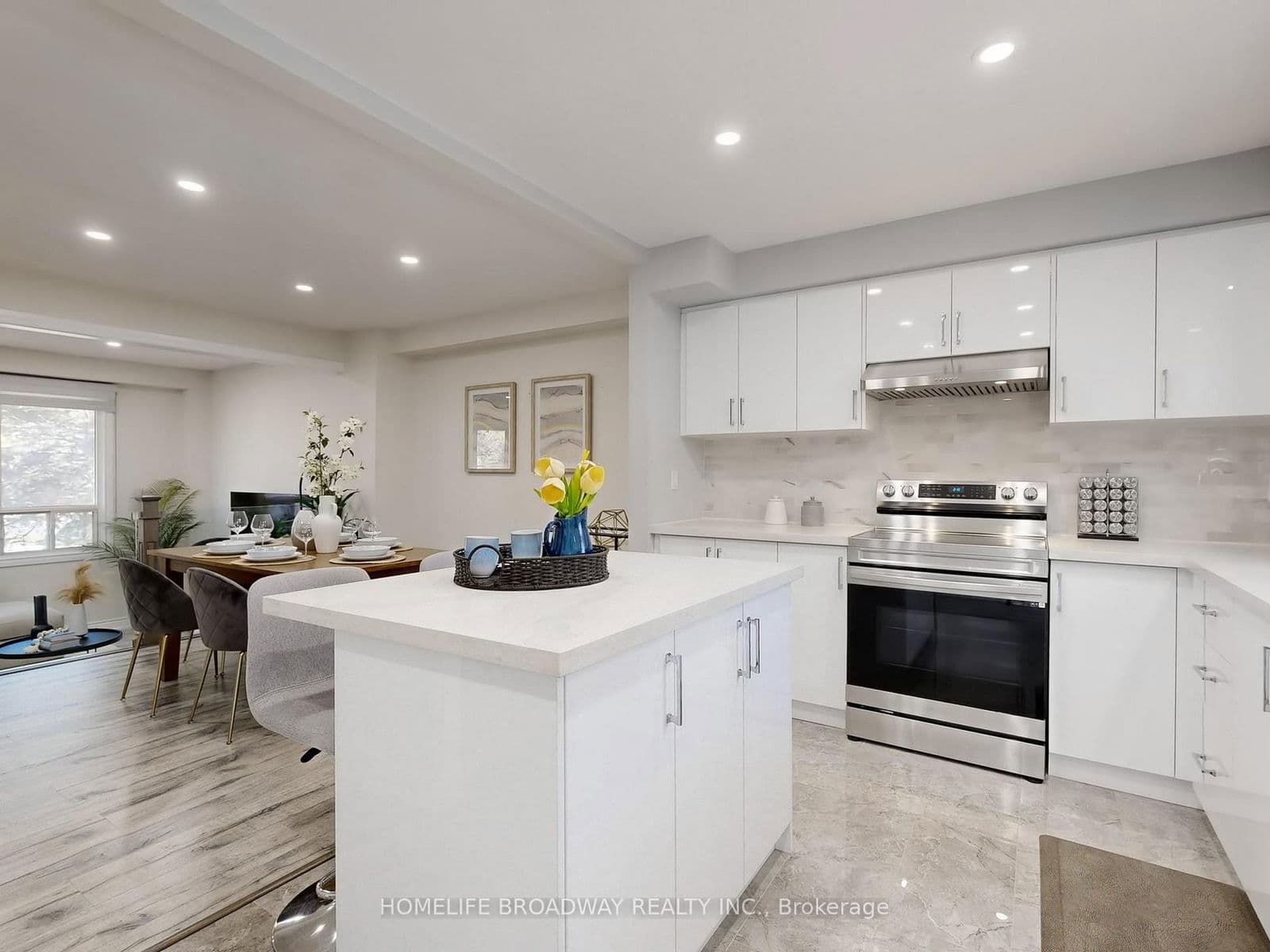 Condo Townhouse at 109 Poplar Crescent, Aurora, ON - Photo 10 - RE/MAX Garden City Realty