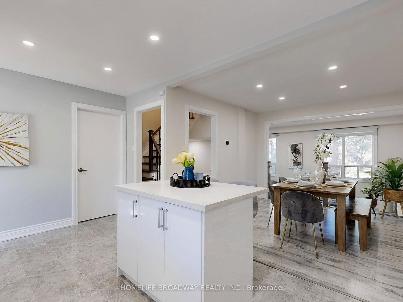 Condo Townhouse at 109 Poplar Crescent, Aurora, ON - Photo 11 - RE/MAX Garden City Realty