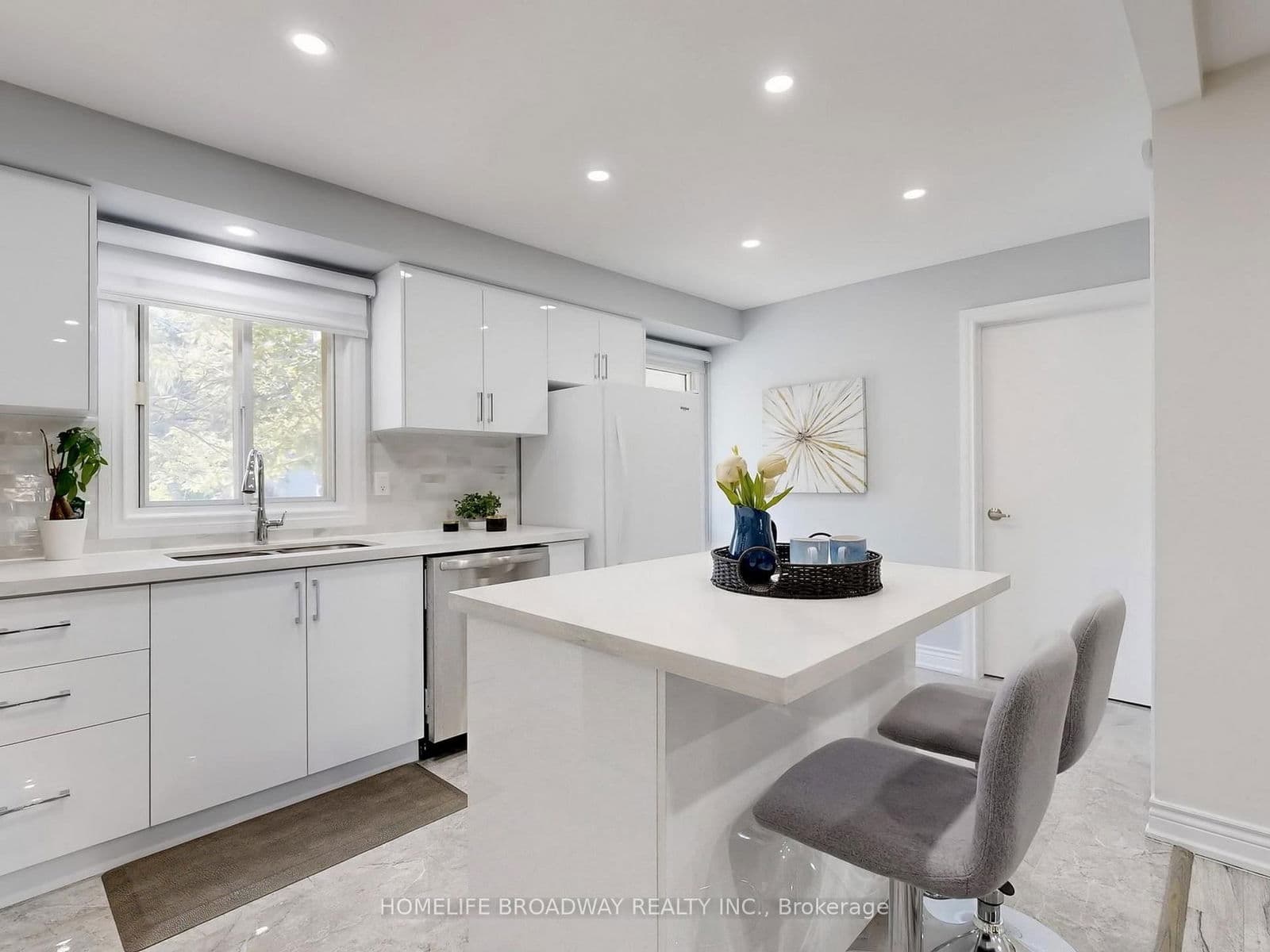 Condo Townhouse at 109 Poplar Crescent, Aurora, ON - Photo 12 - RE/MAX Garden City Realty