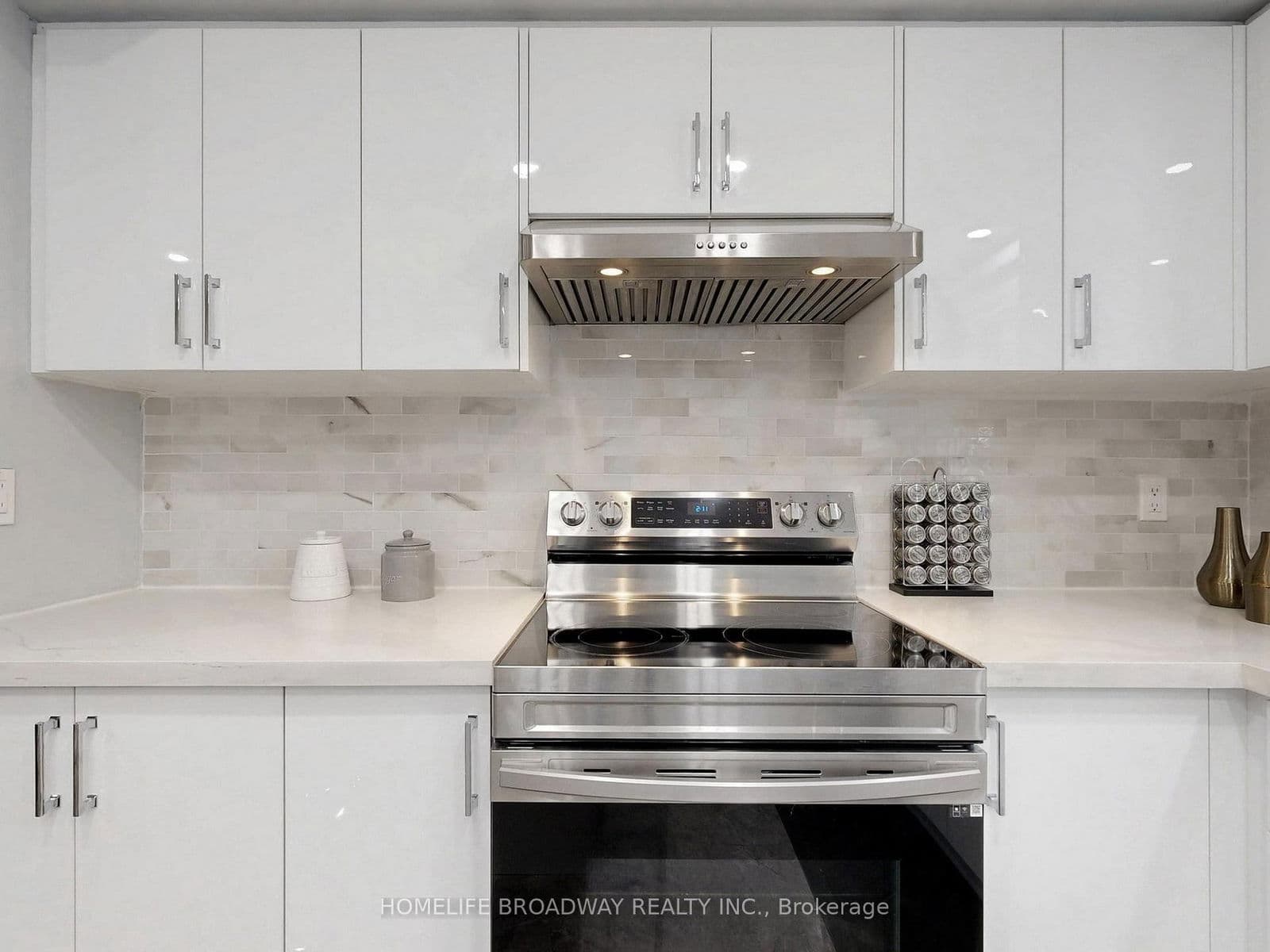 Condo Townhouse at 109 Poplar Crescent, Aurora, ON - Photo 14 - RE/MAX Garden City Realty