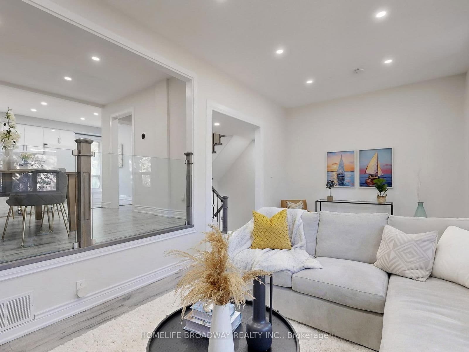 Condo Townhouse at 109 Poplar Crescent, Aurora, ON - Photo 3 - RE/MAX Garden City Realty