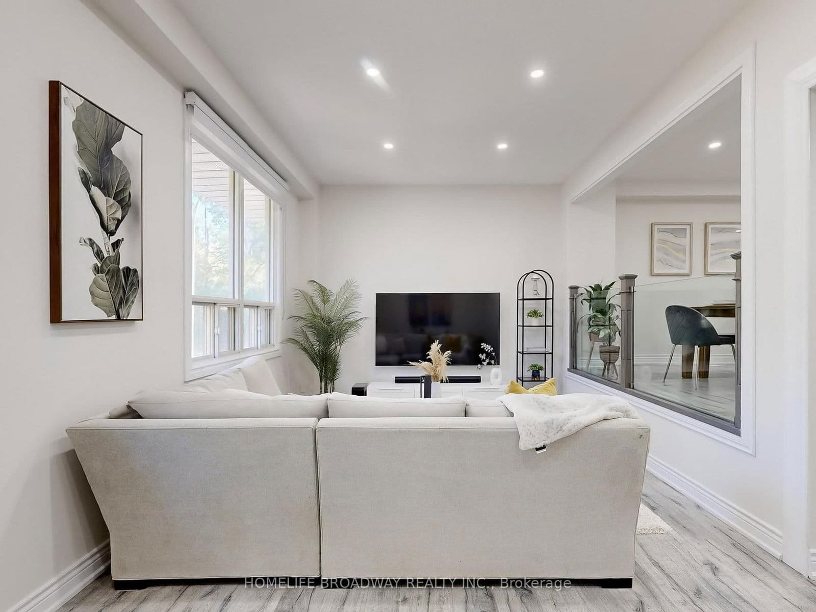 Condo Townhouse at 109 Poplar Crescent, Aurora, ON - Photo 6 - RE/MAX Garden City Realty