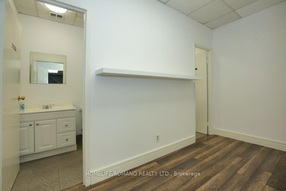 Office at A- 155 Caster Avenue, Vaughan, ON - Photo 13 - RE/MAX Garden City Realty