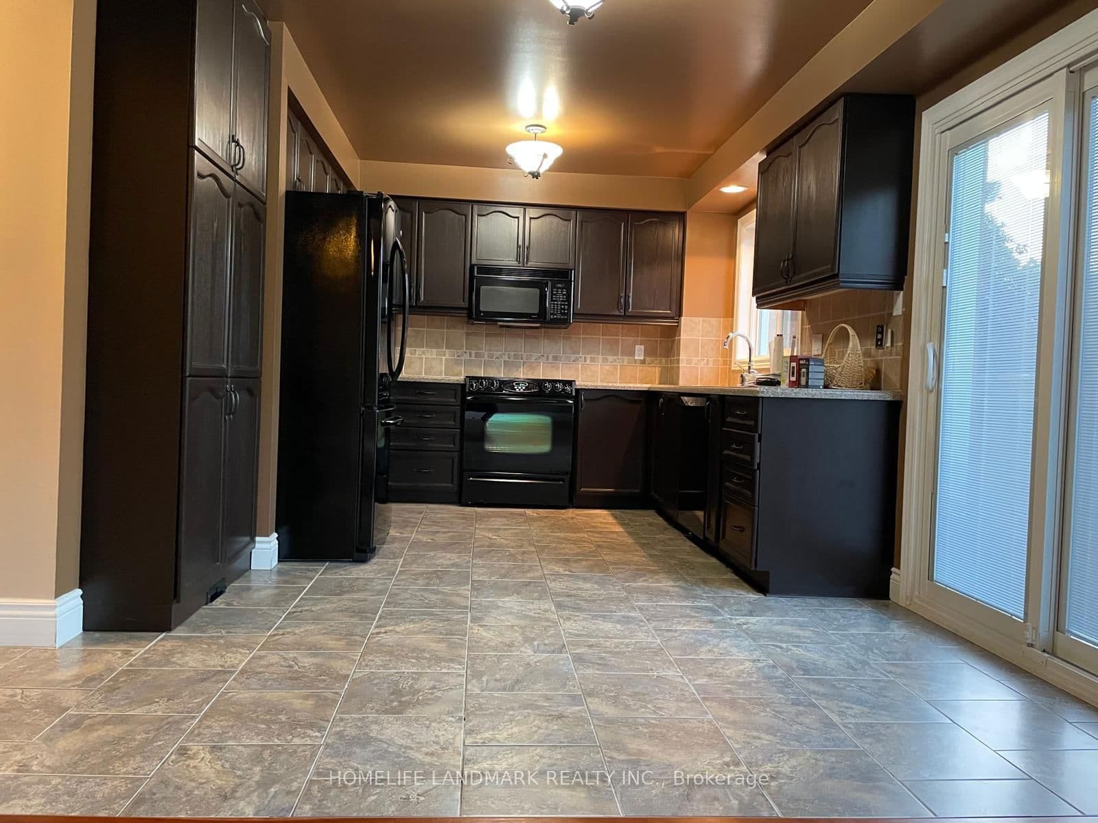 Detached at 26 Beechbrooke Way, Aurora, ON - Photo 3 - RE/MAX Garden City Realty