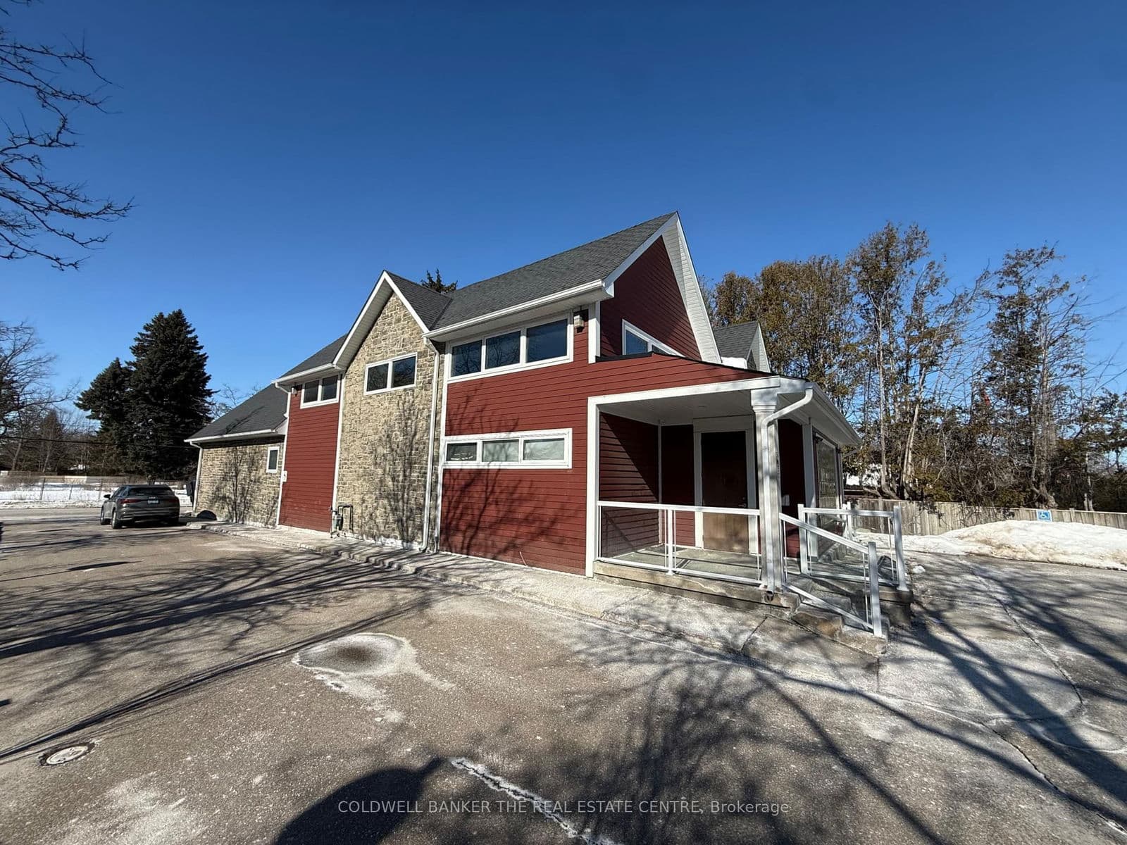 Office at 23 Bolton Avenue, Newmarket, ON - Photo 2 - RE/MAX Garden City Realty