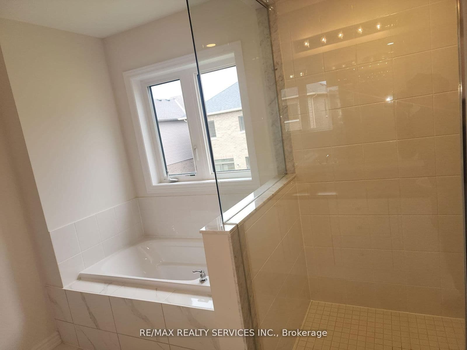 Detached at 69 Durham Avenue, Barrie, ON - Photo 11 - RE/MAX Garden City Realty