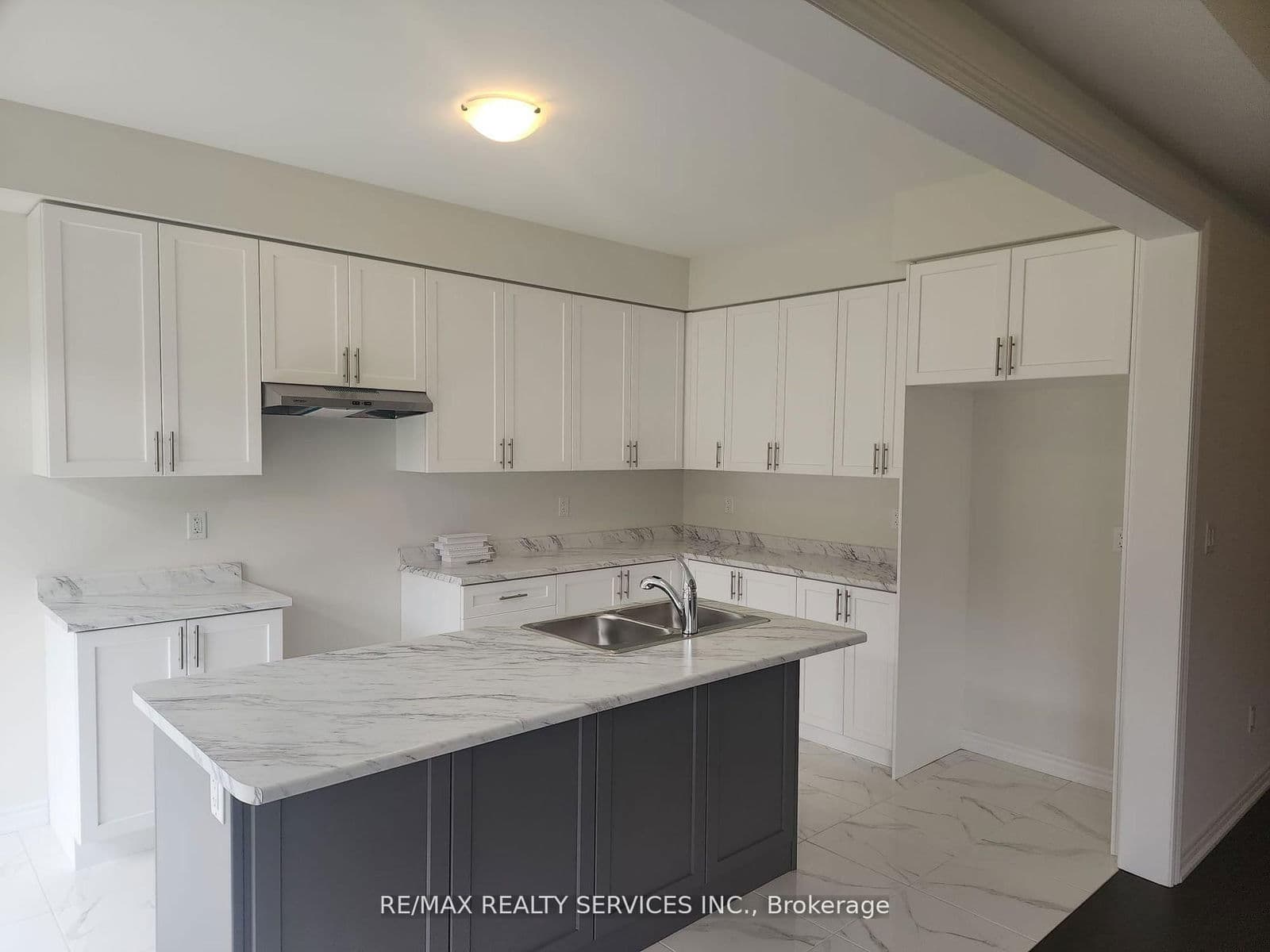 Detached at 69 Durham Avenue, Barrie, ON - Photo 2 - RE/MAX Garden City Realty