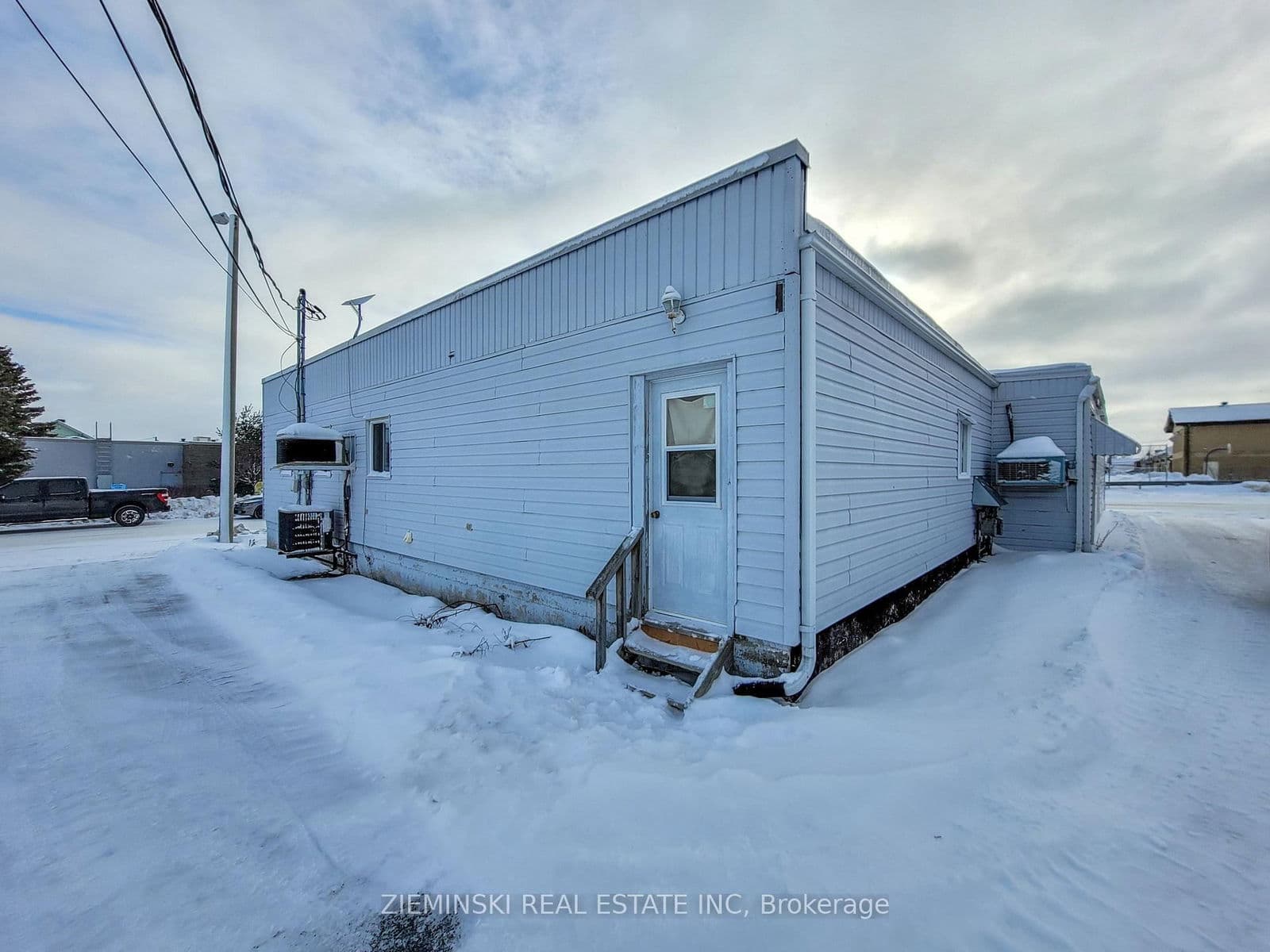 Store W Apt/Office at 190 Main Street, Iroquois Falls, ON - Photo 4 - RE/MAX Garden City Realty