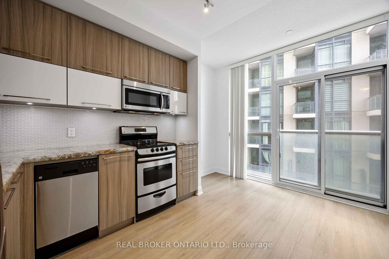 Condo Apartment at 302- 56 Annie Craig Drive, Toronto, ON - Photo 14 - RE/MAX Garden City Realty