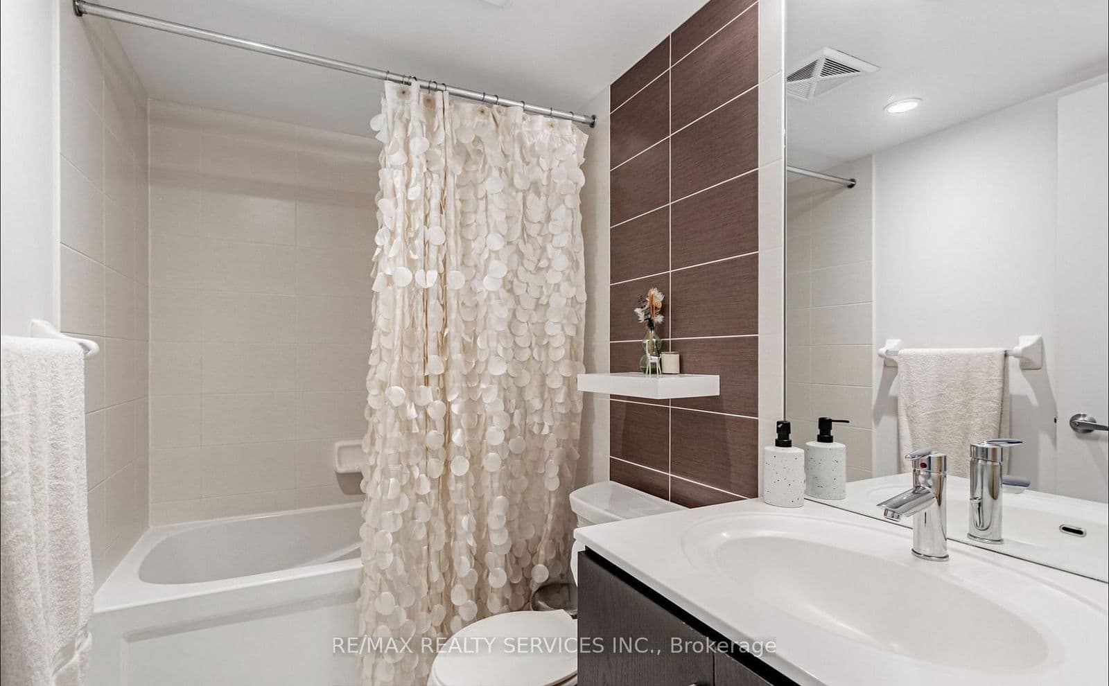 Condo Apartment at 811- 205 Sherway Gardens Road, Toronto, ON - Photo 10 - RE/MAX Garden City Realty