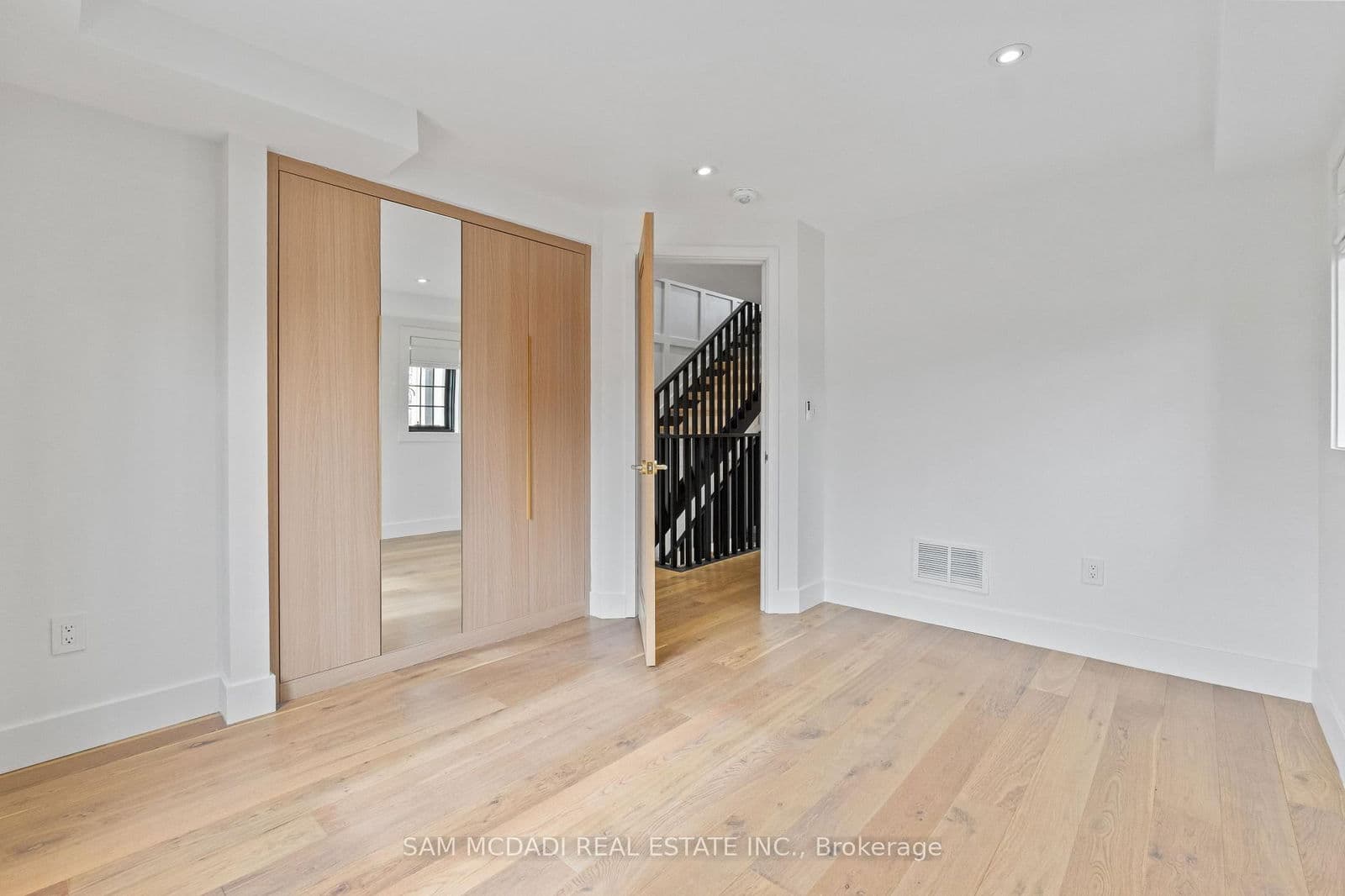 Detached at 977 Unsworth Avenue, Burlington, ON - Photo 29 - RE/MAX Garden City Realty