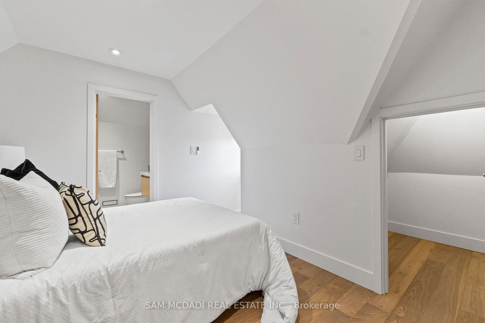 Detached at 977 Unsworth Avenue, Burlington, ON - Photo 36 - RE/MAX Garden City Realty