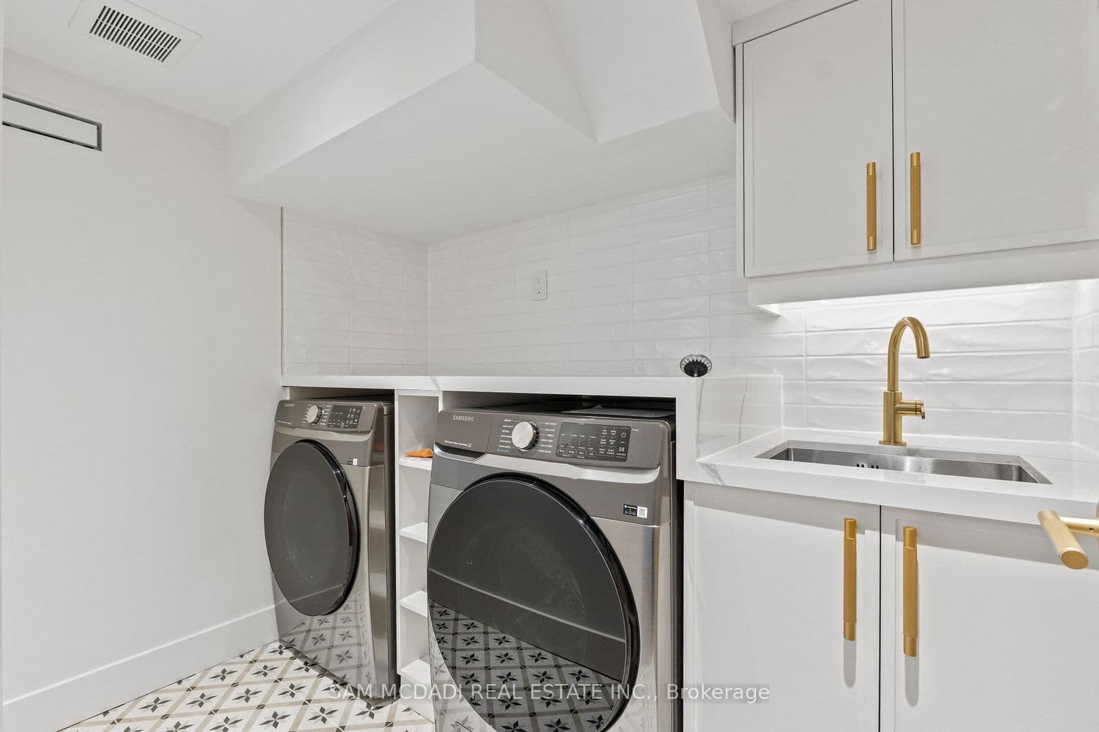 Detached at 977 Unsworth Avenue, Burlington, ON - Photo 47 - RE/MAX Garden City Realty