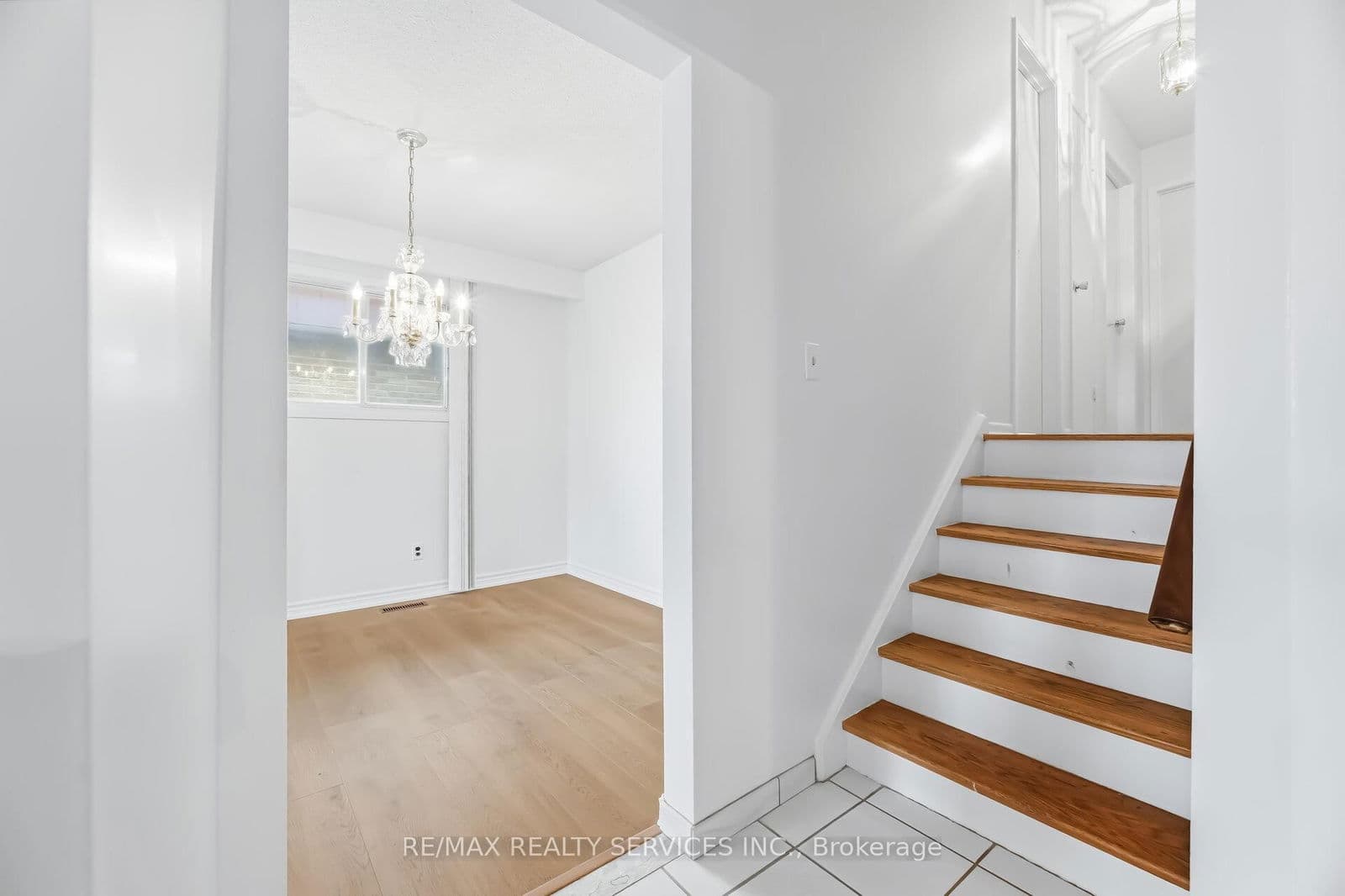 Detached at 3205 Monica Drive, Mississauga, ON - Photo 10 - RE/MAX Garden City Realty