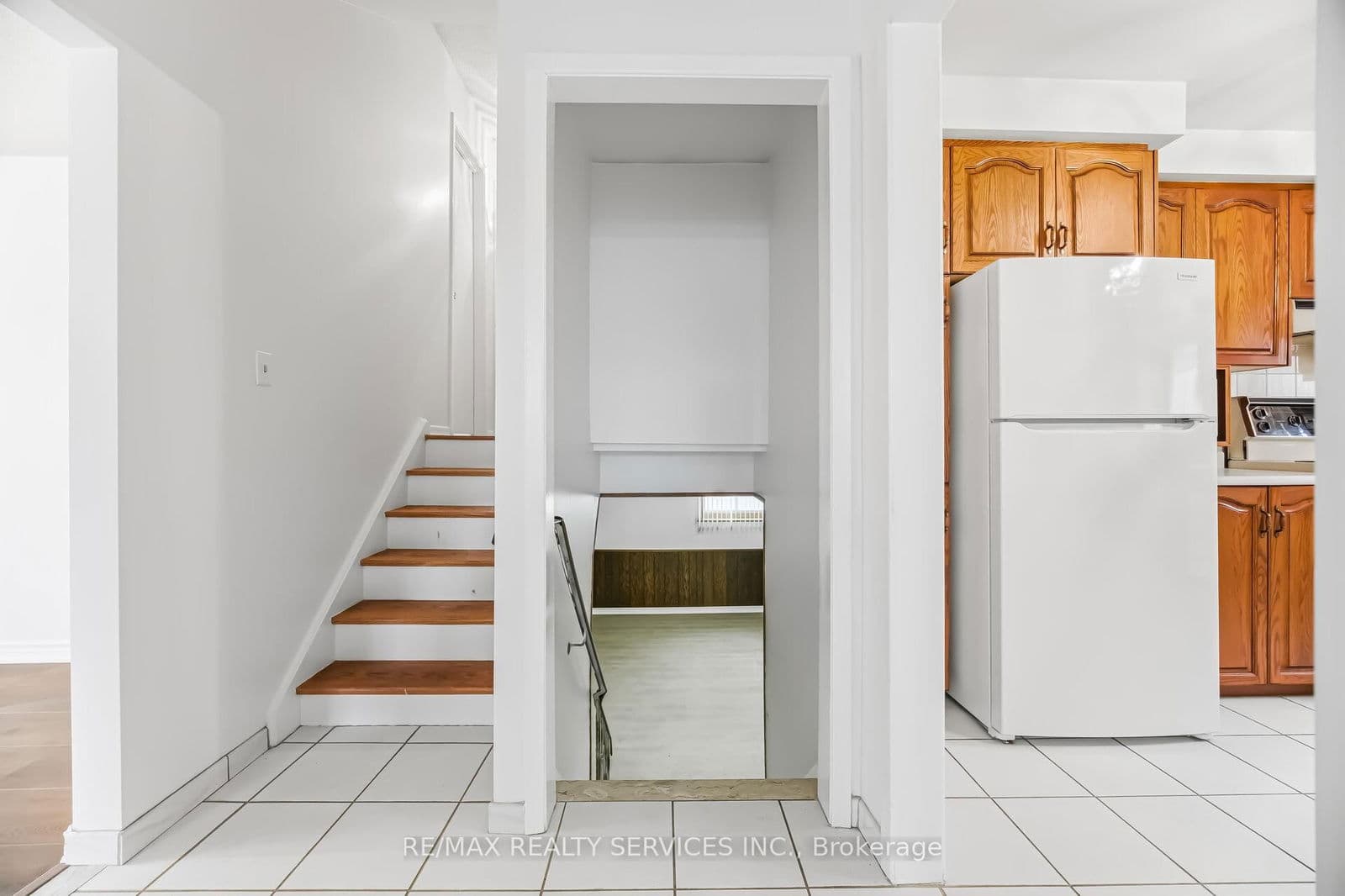 Detached at 3205 Monica Drive, Mississauga, ON - Photo 17 - RE/MAX Garden City Realty