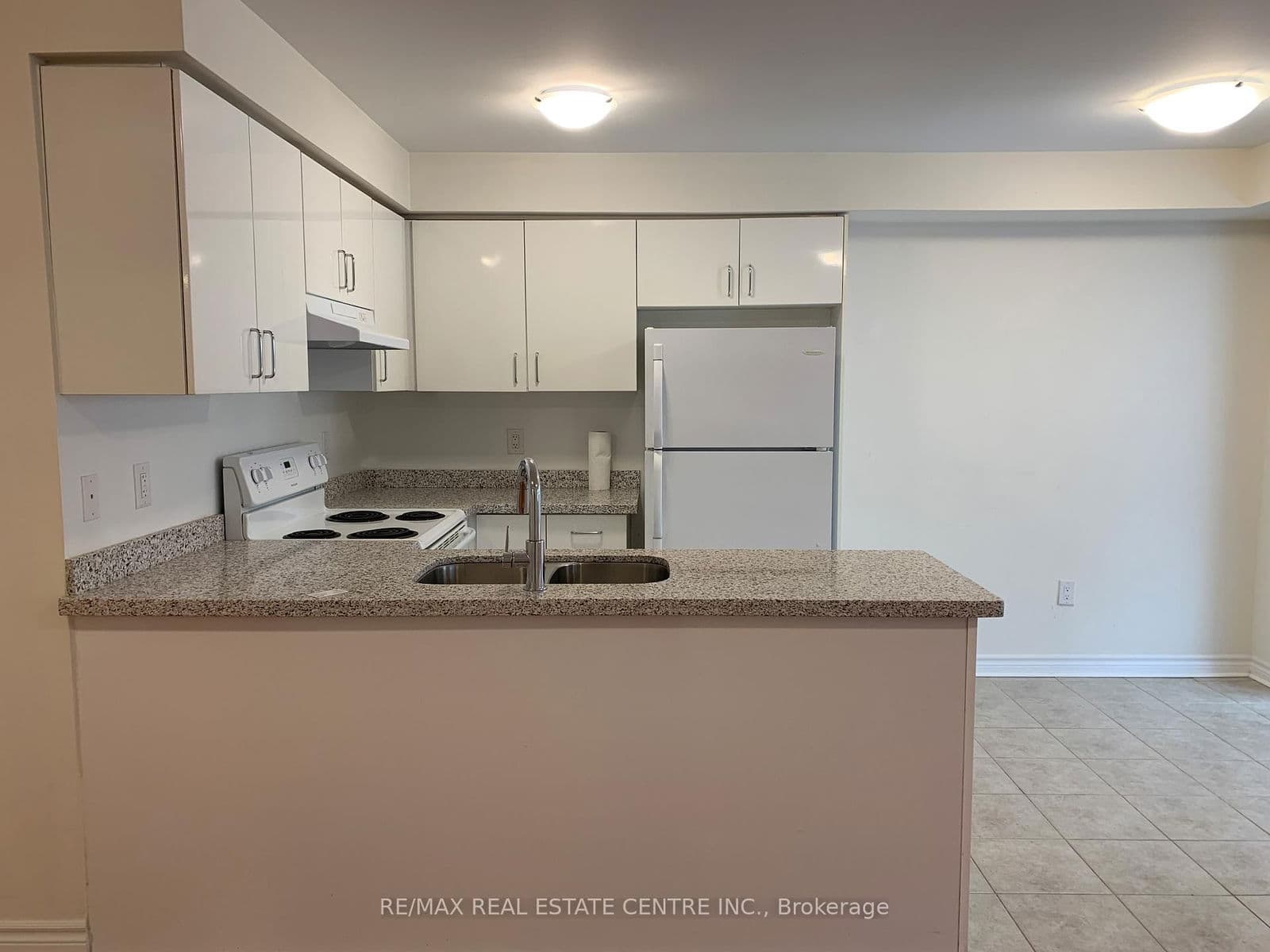 Condo Townhouse at 1- 600 Shoreline Drive, Mississauga, ON - Photo 2 - RE/MAX Garden City Realty