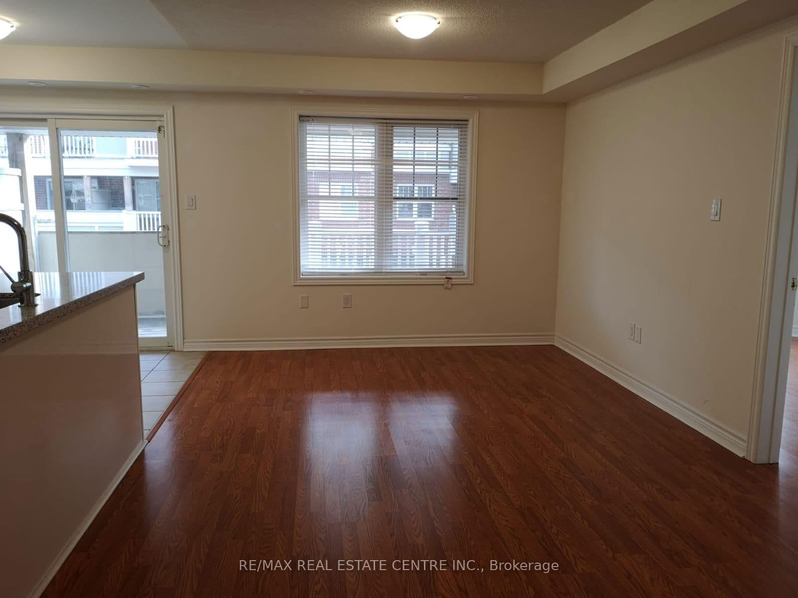 Condo Townhouse at 1- 600 Shoreline Drive, Mississauga, ON - Photo 3 - RE/MAX Garden City Realty